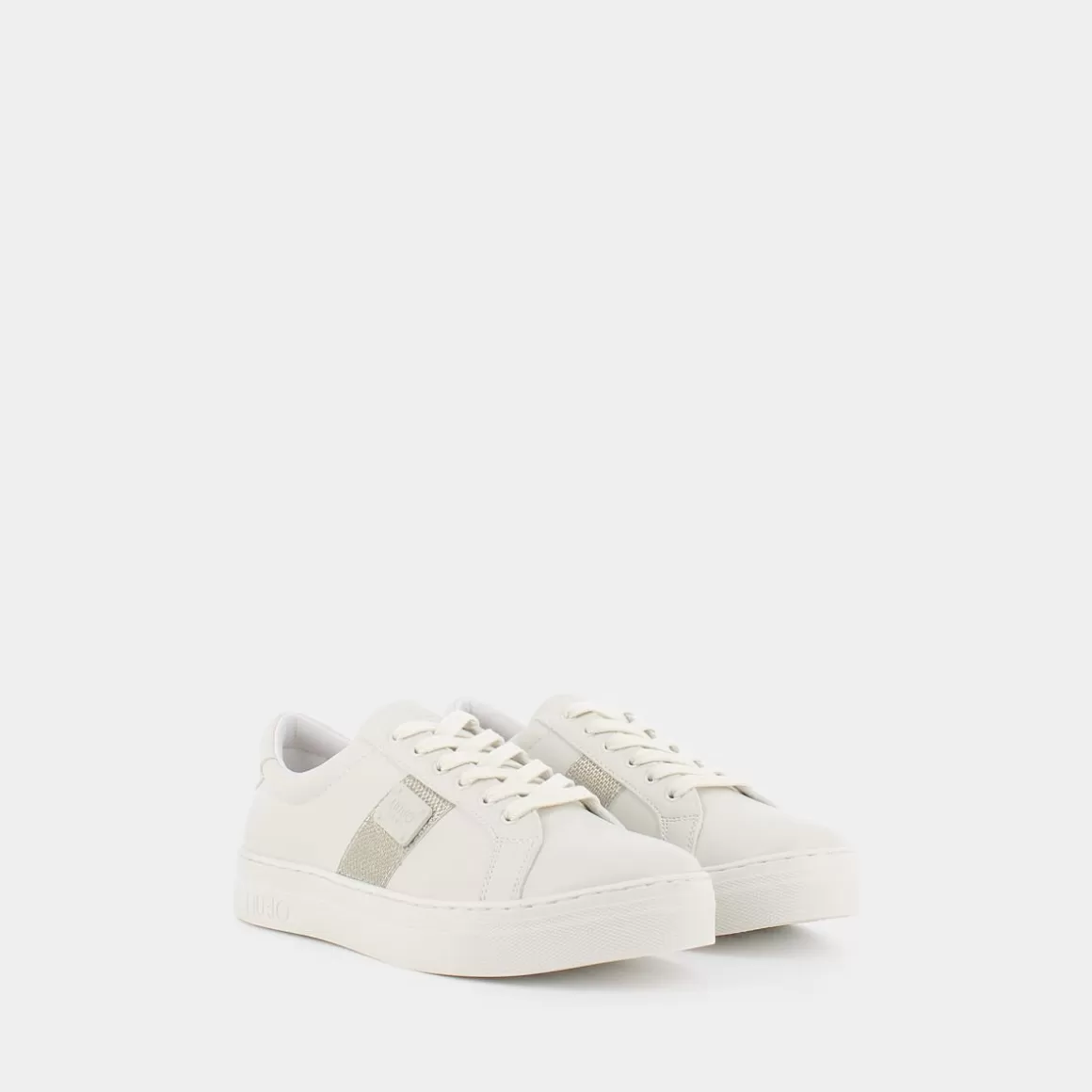 Baskets LIU-JO Alicia en cuir souple - Modèle 4A3707  
Nuances laiteuses et platine sur fond beige  
Chaussures décontractées avec un excellent rapport qualité-prix