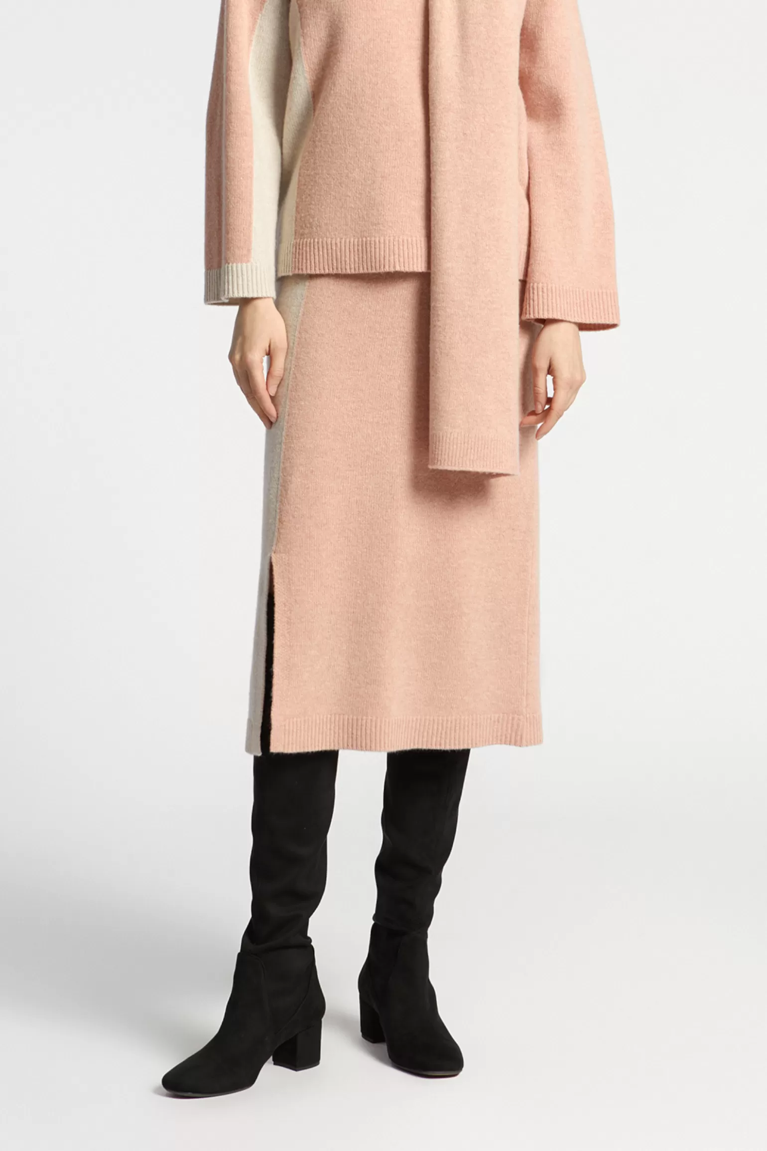 Robe ajustée en laine fine Xandres - Élégance intemporelle pour silhouette moderne 

Collection premium en maille douce - Coupe cintrée confortable pour femme 

Xandres : L'essentiel lainage d'hiver qui épouse vos courbes avec grâce 

Nouvelle arrivage robe taille-haute en fibre noble - Conception durable et chic 

Laine merinos façonnée en pièce unique - Silhouette fluide Xandres pour élégance quotidienne