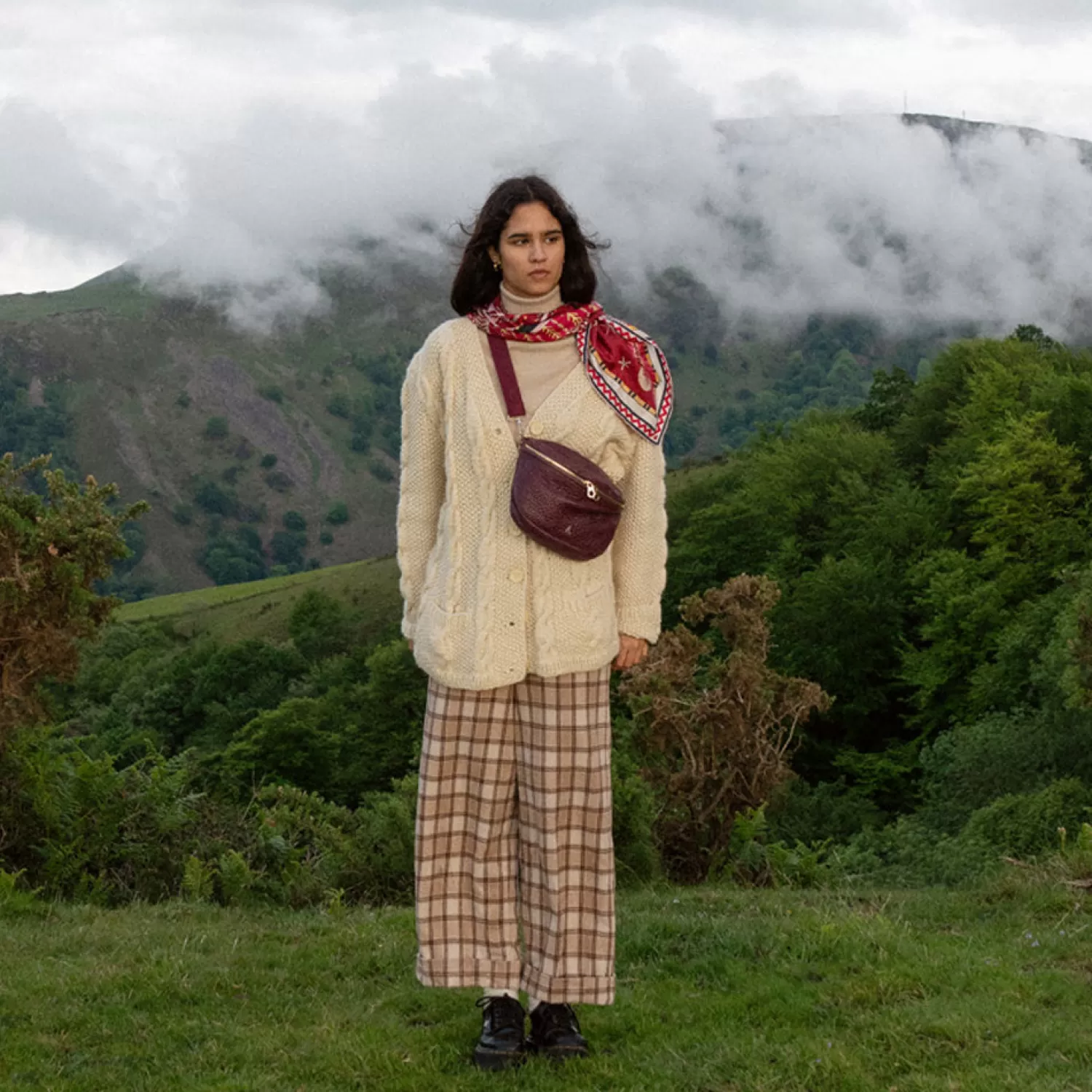 Écusson Craie Studio - Sac Bandoulière Géant Banane Bulle Vert Olive | Modèle Exclusif Vente Éclair
