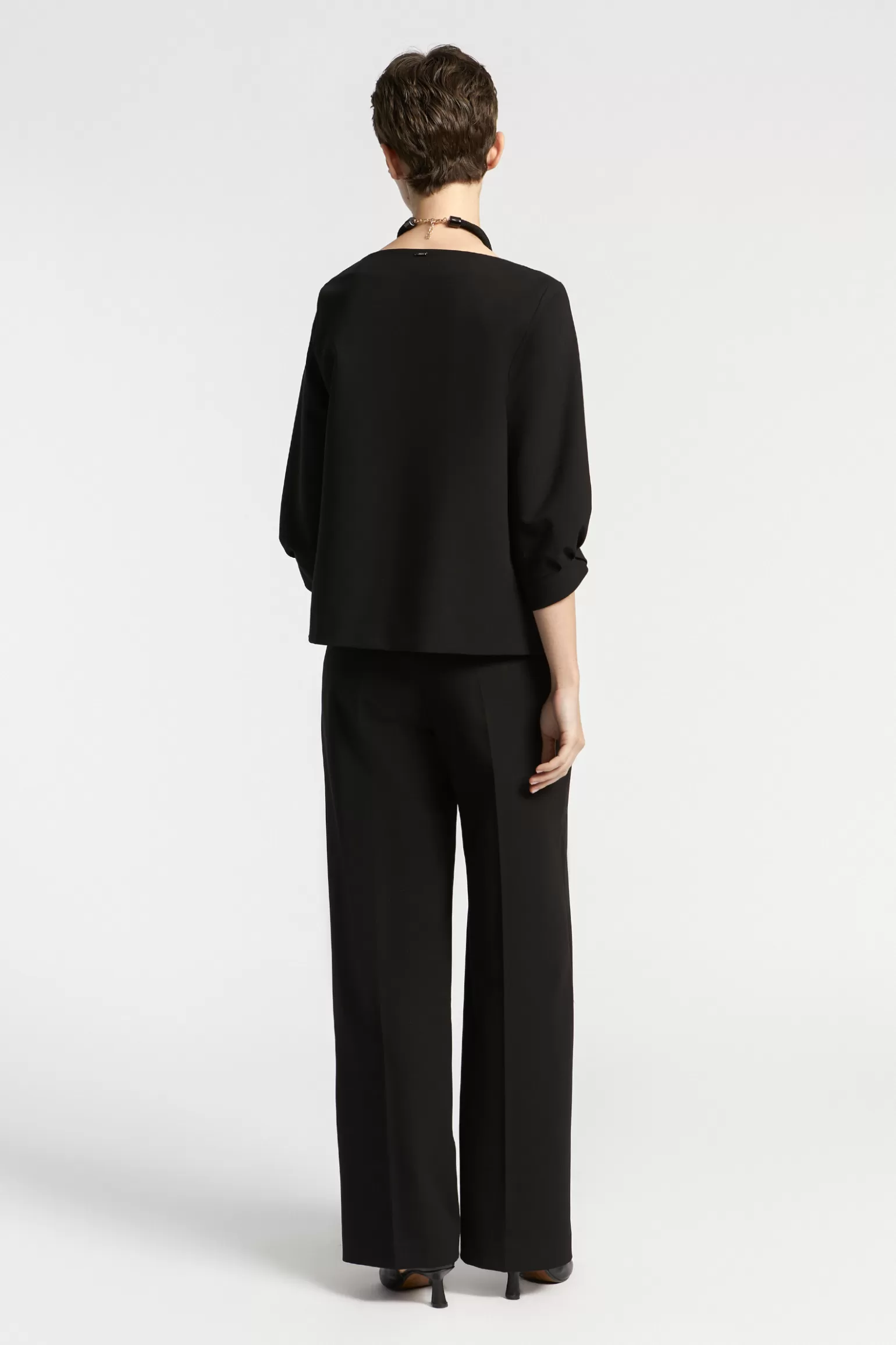 Chemisier Femme - Détails de Manches Raffinés | Collection Printemps-Été Xandres 

Soigné Blouse en Soie avec Embroderies Artistiques aux Poignets | Nouvelle Saison Xandres 

Top Élégant à Manches Sculpturales | Pièce Unique Xandres 2024