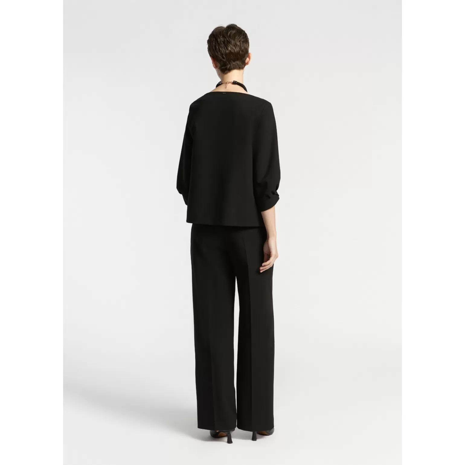 Chemisier Femme - Détails de Manches Raffinés | Collection Printemps-Été Xandres 

Soigné Blouse en Soie avec Embroderies Artistiques aux Poignets | Nouvelle Saison Xandres 

Top Élégant à Manches Sculpturales | Pièce Unique Xandres 2024
