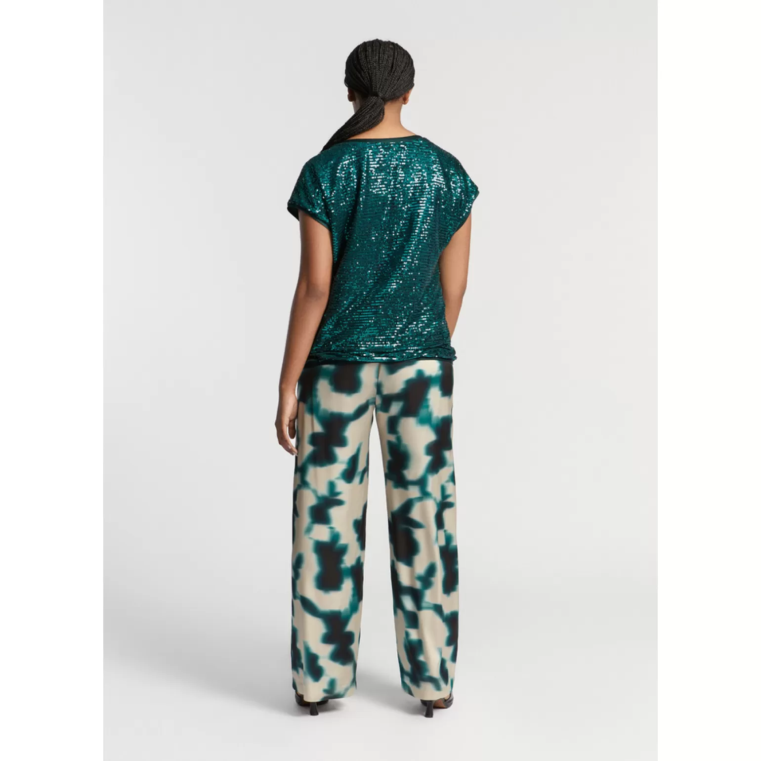 Chemisier scintillant Xandres en liquidation - Dernières pièces disponibles avec motifs pailletés raffinés
