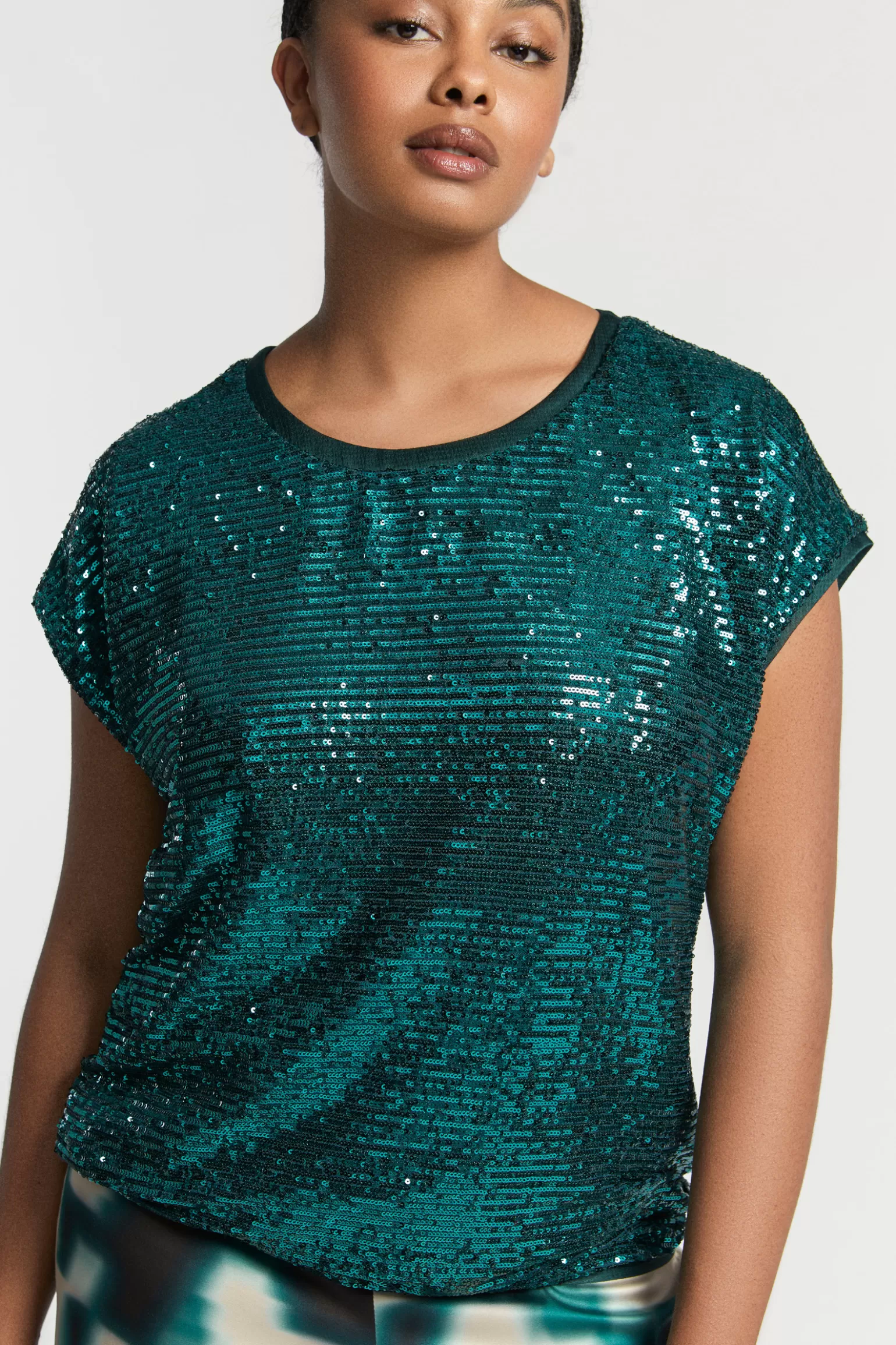 Chemisier scintillant Xandres en liquidation - Dernières pièces disponibles avec motifs pailletés raffinés