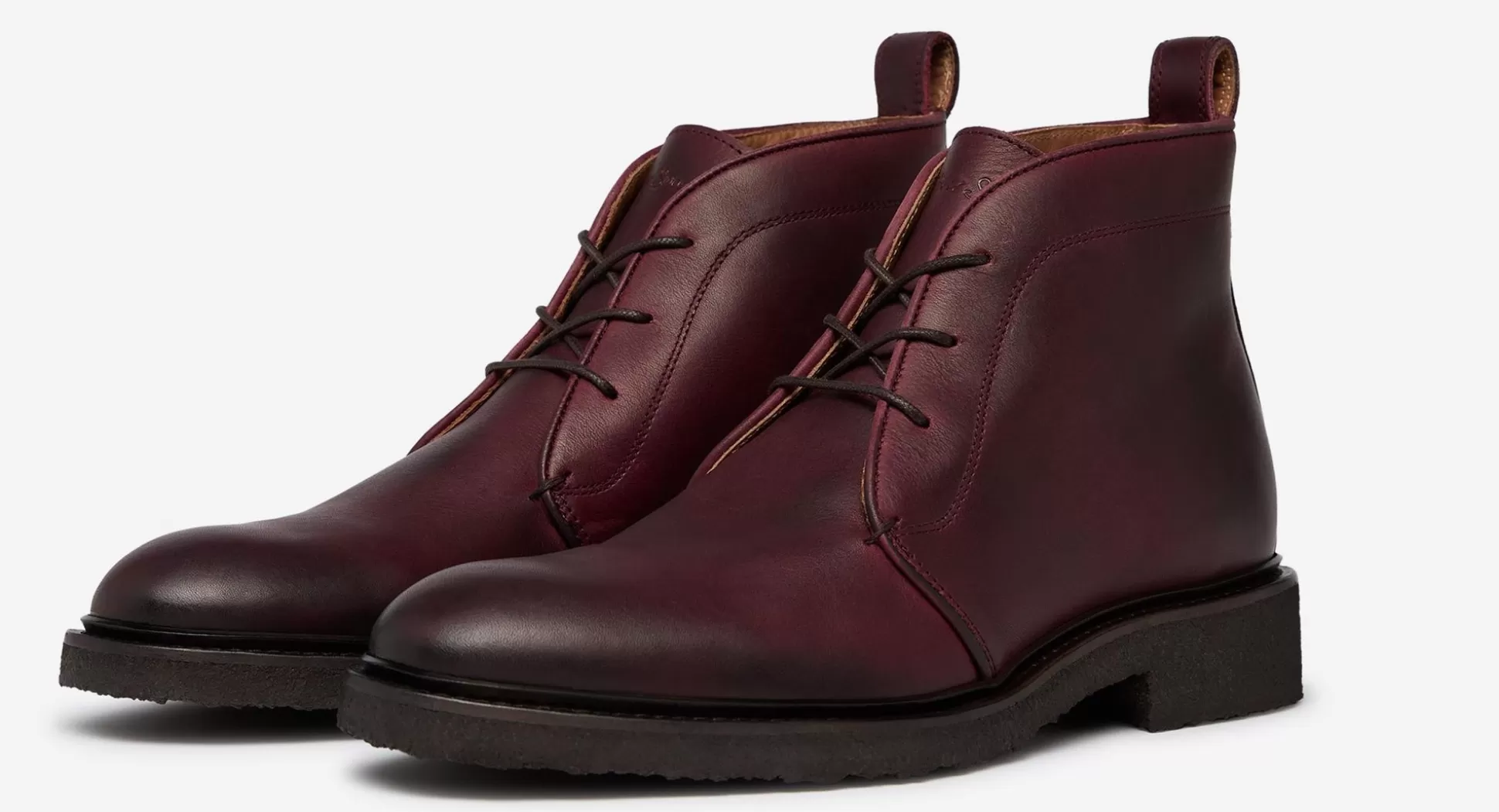 Bottes Oliver Sweeney Bogada - Cuir Souple Bordeaux Élégance Intemporelle avec Empiècements Texturés 

Chaussures Haut-de-Gamme Oliver Sweeney - Modèle Bogada en Cuir Vieilli Bordeaux et Accents Métallisés 

Bottes de Ville Bogada par Oliver Sweeney - Cuir Bordeaux Patiné, Semelle Coussionnée pour Marche Urbaine 

Modèle Signature Oliver Sweeney : Bottes Bogada en Cuir Pleine Fleur Bordeaux avec Coutures Contrastées 

Collection Automne-Hiver : Bottes Montantes Bogada Oliver Sweeney - Cuir Souple Bordeaux et Doublure en Agneau