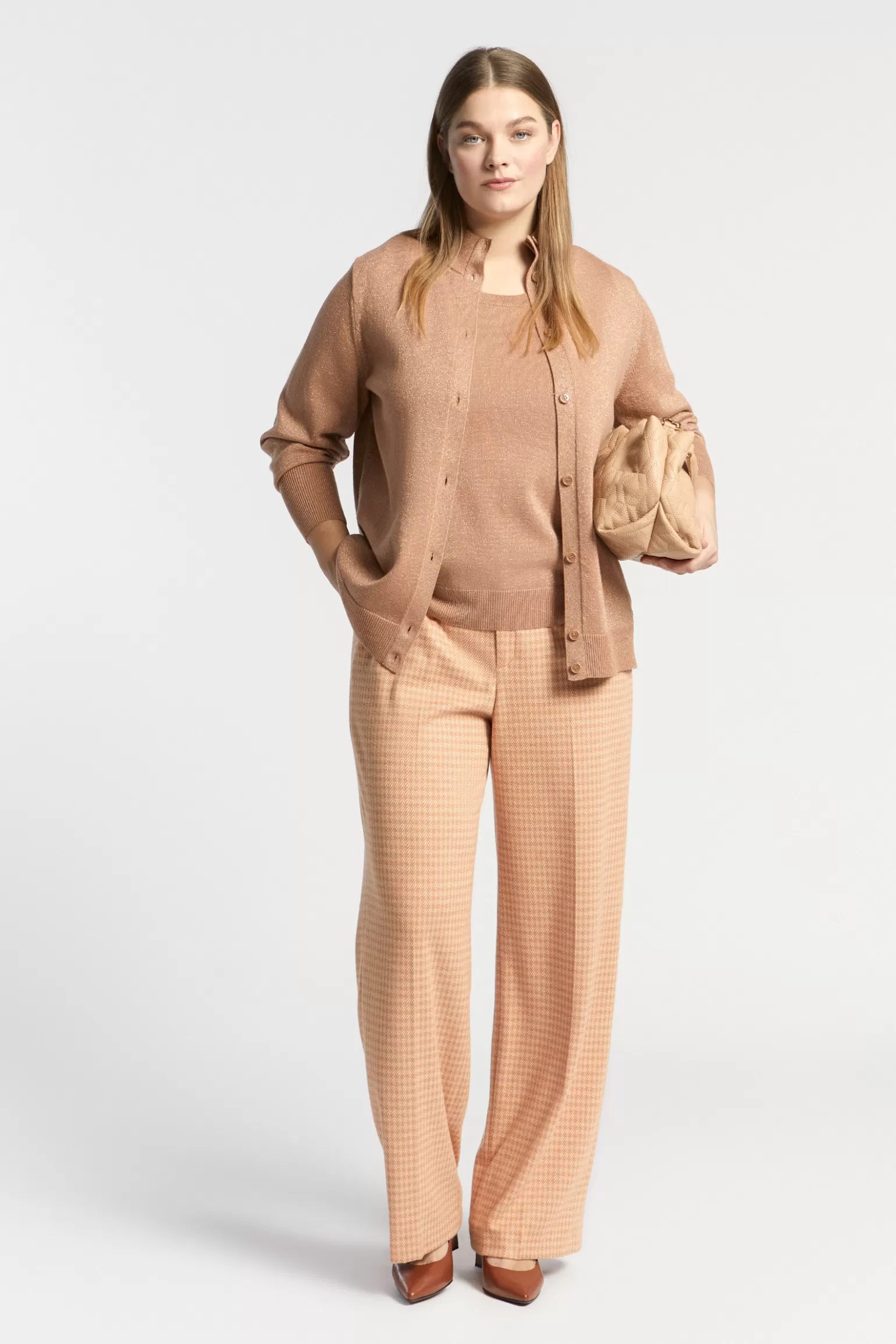 Pantalon femme Xandres - Motif pied-de-poule intemporel pour une allure sophistiquée - Disponible en ligne - Collection Printemps-Été 2024 - Taille ajustable - Style urbain élégant - Texturé haute qualité - Nouveauté mode féminine - Livraison rapide - Exclusivité boutique en ligne