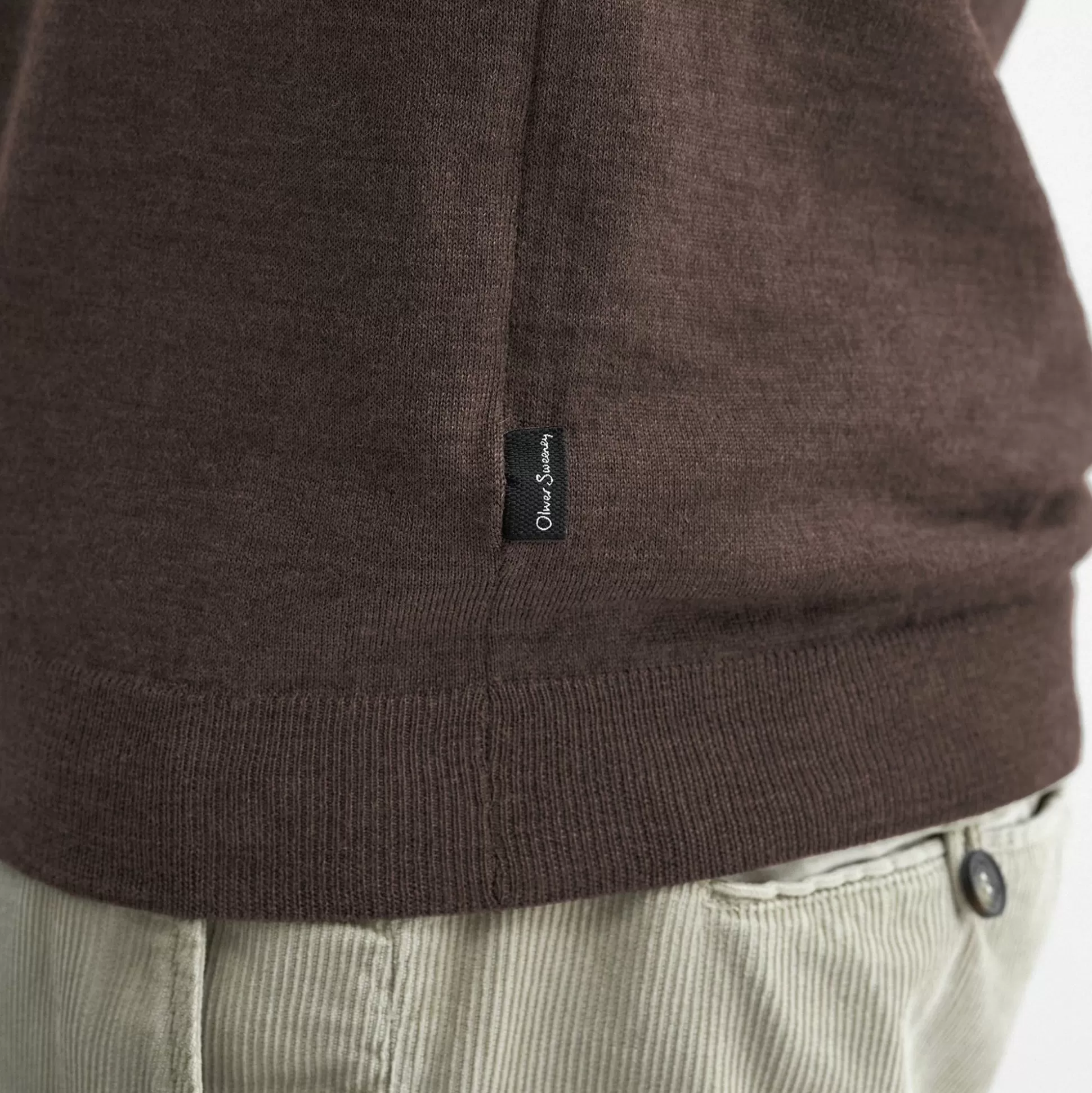 Élégance en Maille Oliver Sweeney & Chocolat Artisanal Camber - Doux Lien entre Style et Gourmandise