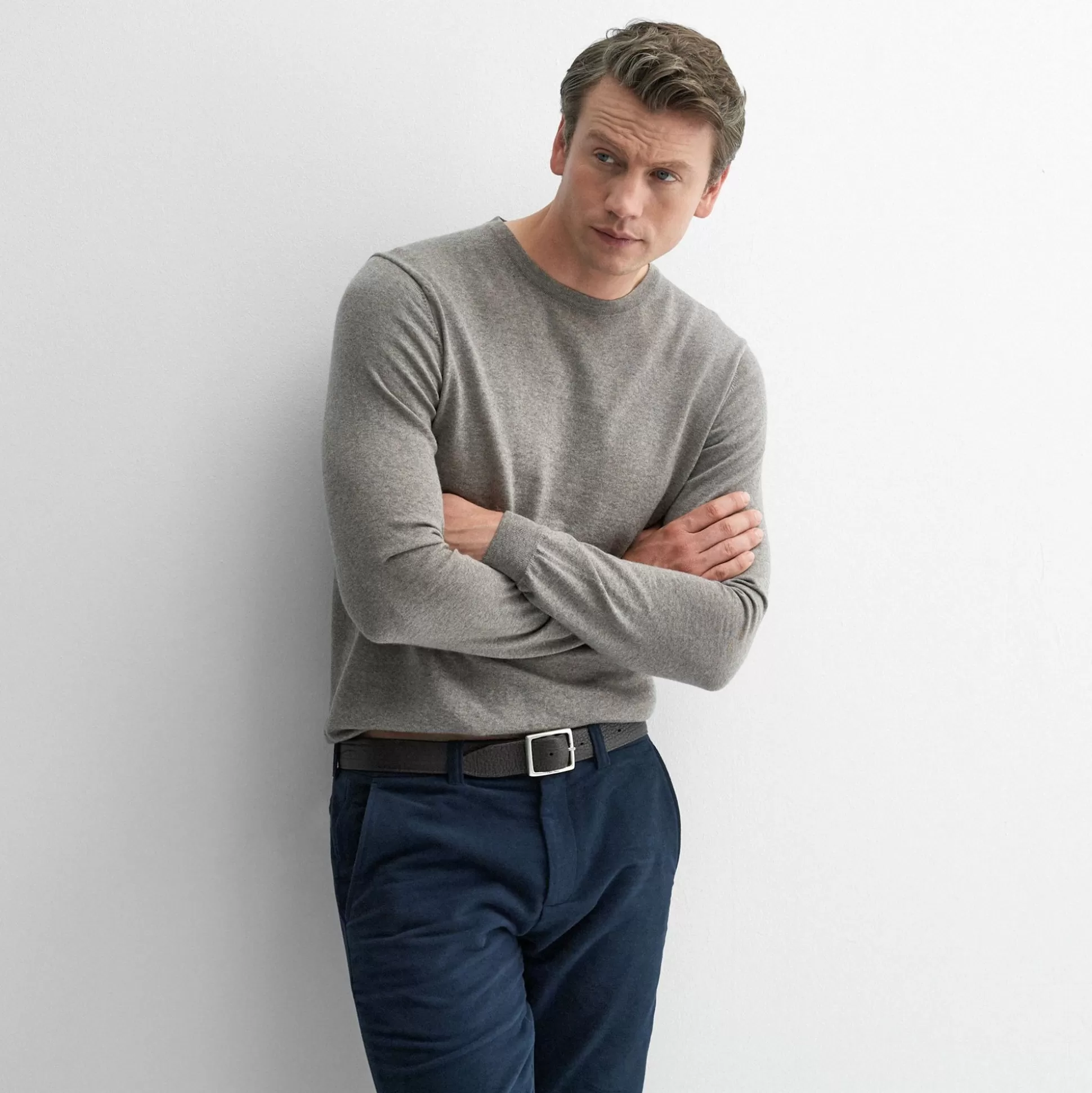 Pull Homme Oliver Sweeney - Camber Taupe, Laine Douceur Élégante  
Élégance Urbaine en Tricot Souple - Coupe Camber  
Collection Automne 2024 : Maille Confection Main Nuancée  
Sweater Premium Marque Anglaise - Teinte Mole Naturelle  
Détails Chic pour Tenue Décontractée Raffinée