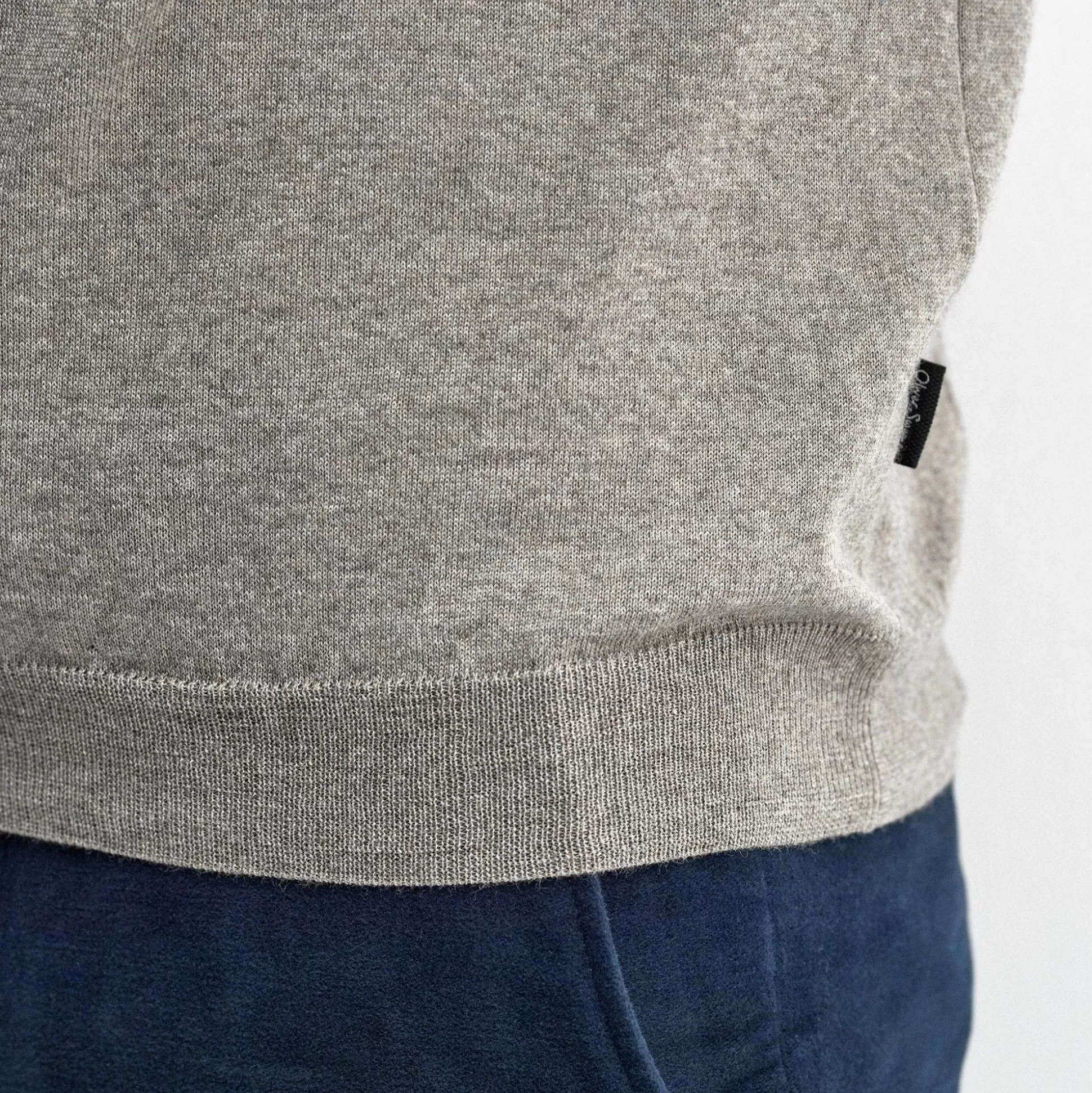 Pull Homme Oliver Sweeney - Camber Taupe, Laine Douceur Élégante  
Élégance Urbaine en Tricot Souple - Coupe Camber  
Collection Automne 2024 : Maille Confection Main Nuancée  
Sweater Premium Marque Anglaise - Teinte Mole Naturelle  
Détails Chic pour Tenue Décontractée Raffinée