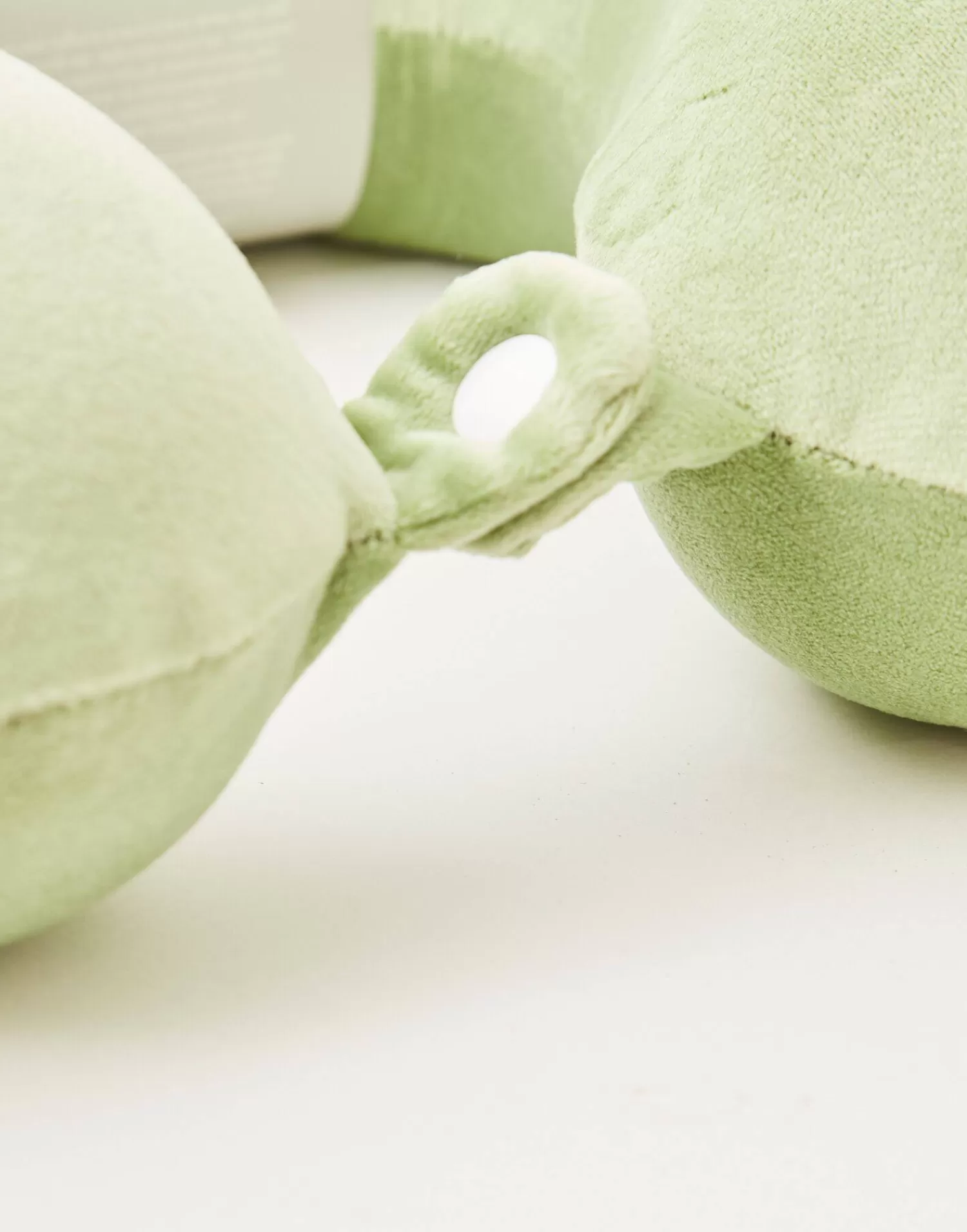 Oreiller Cervical en Mousse Mémoire Velours - Confort Optimal pour un Sommeil Apaisé | Sélection Naturel