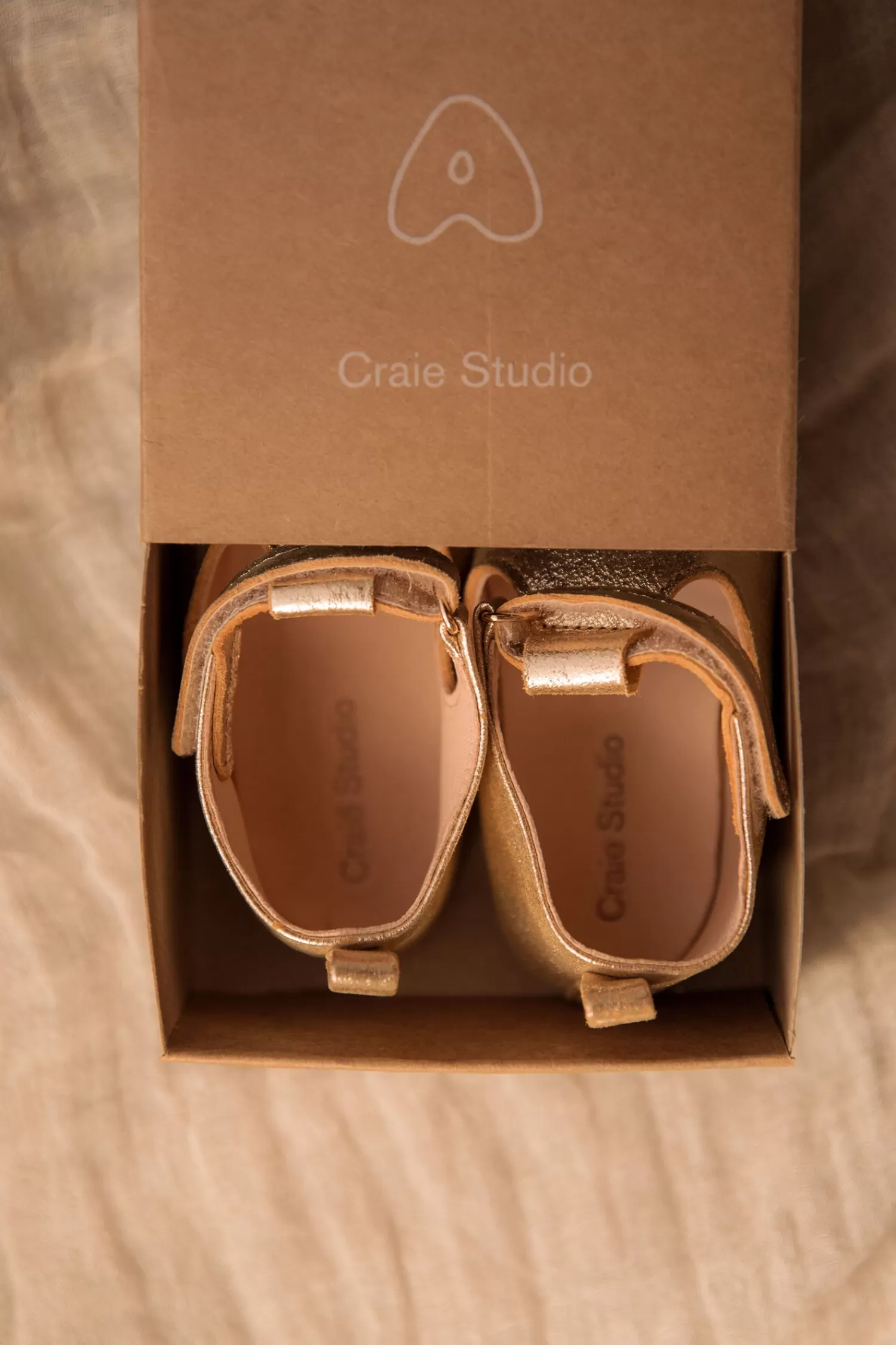 Promotion exclusive : Ballerines signées Craie Studio - Ton doré poudré avec détails nacrés | Dernières pièces disponibles !