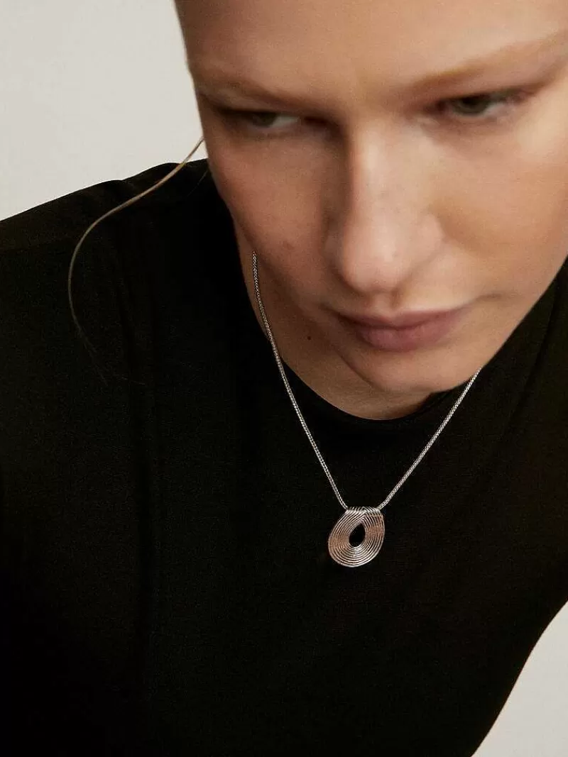 Collier féminin en argent 925 - Pendentif ovale avec motif sculpté artisanal, pièce intemporelle Aristocrazy