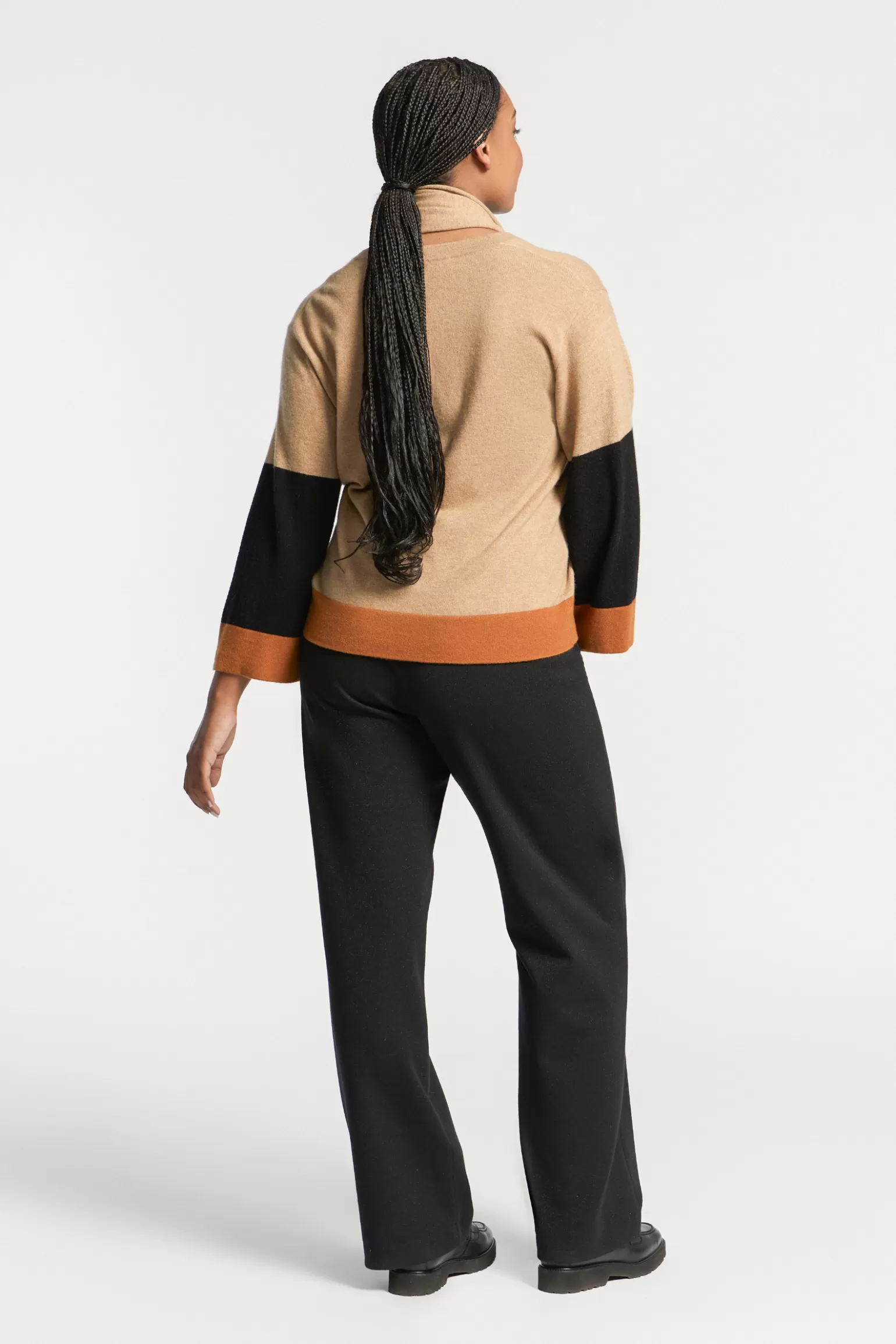 Sweat élégant à col V avec panachage de couleurs - Xandres (Prix attractif)