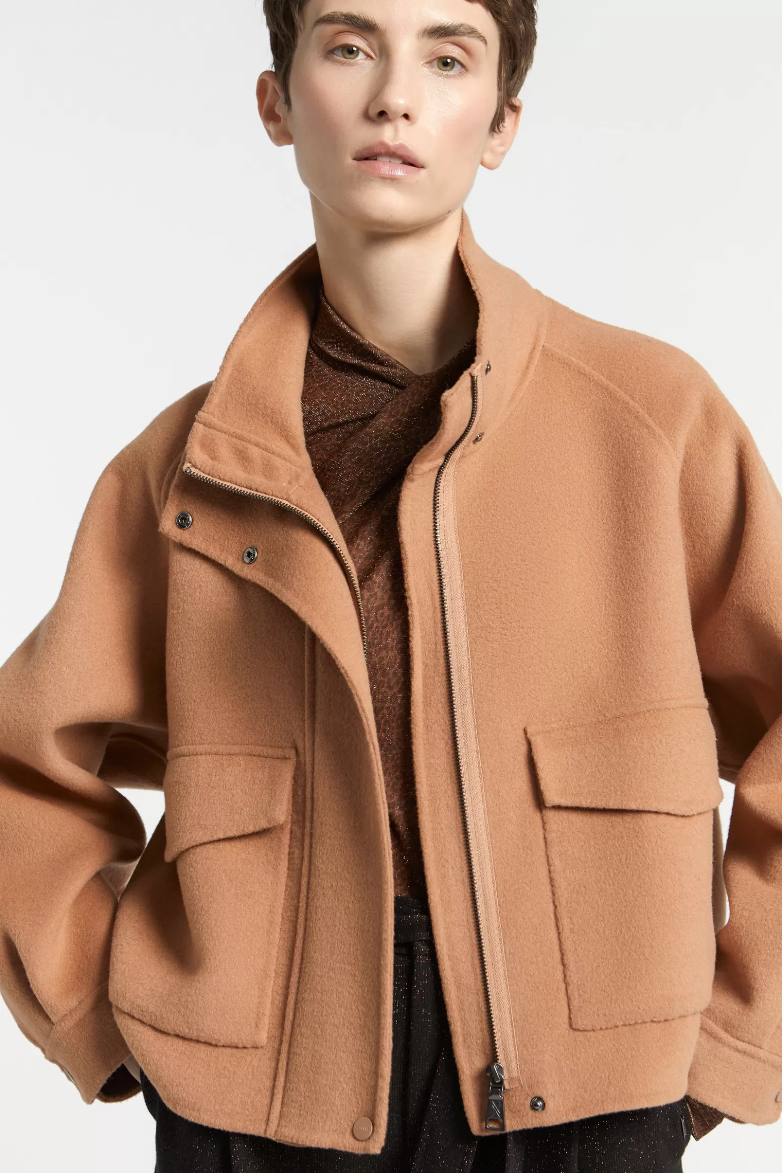 Veste courte tendance à col droit - Soldes éclair chez Xandres