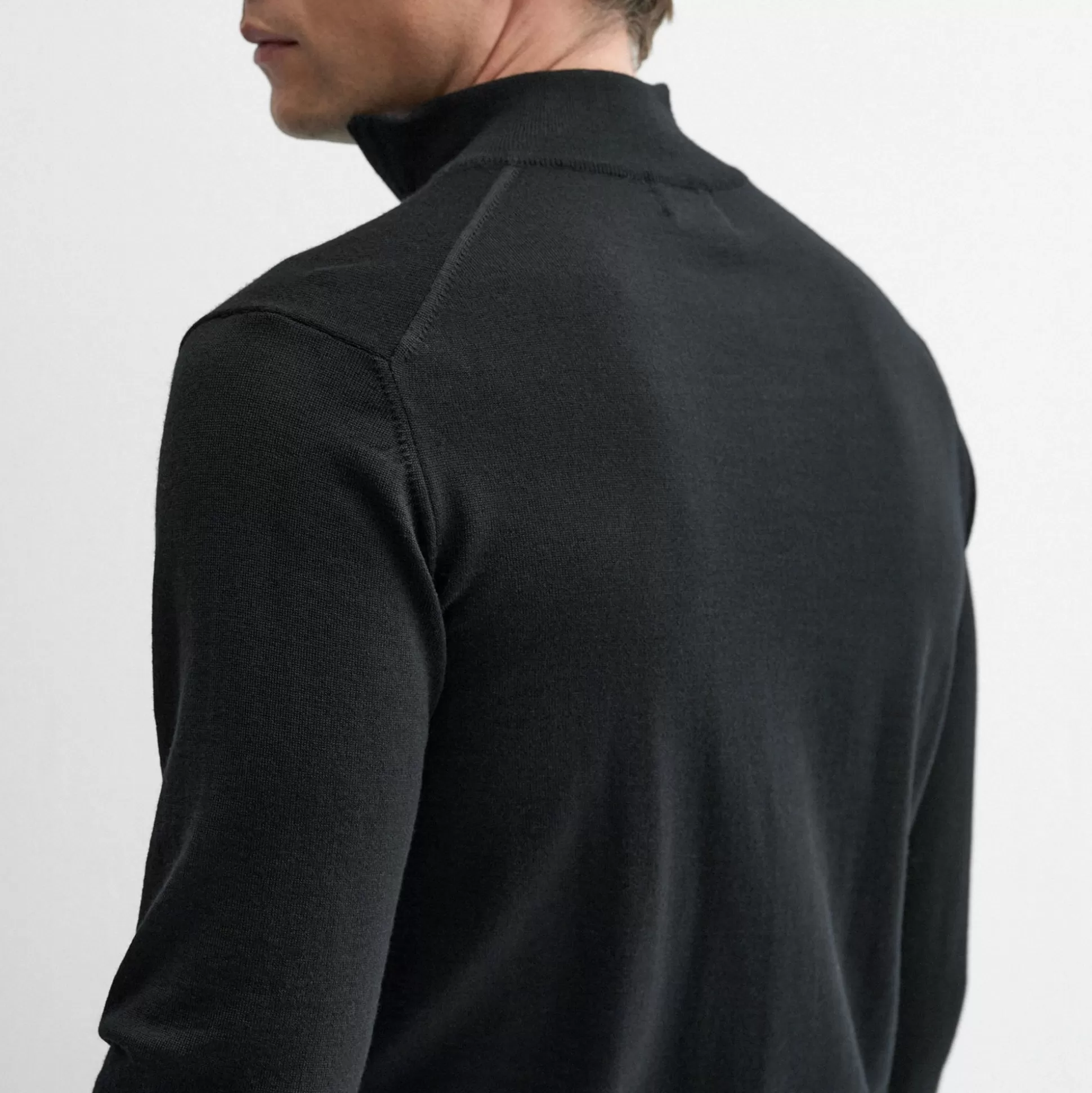 Pull Oliver Sweeney en Maille Élégant - Noir Profond Curragh  
Collection Exclusive Tricotage Haut de Gamme