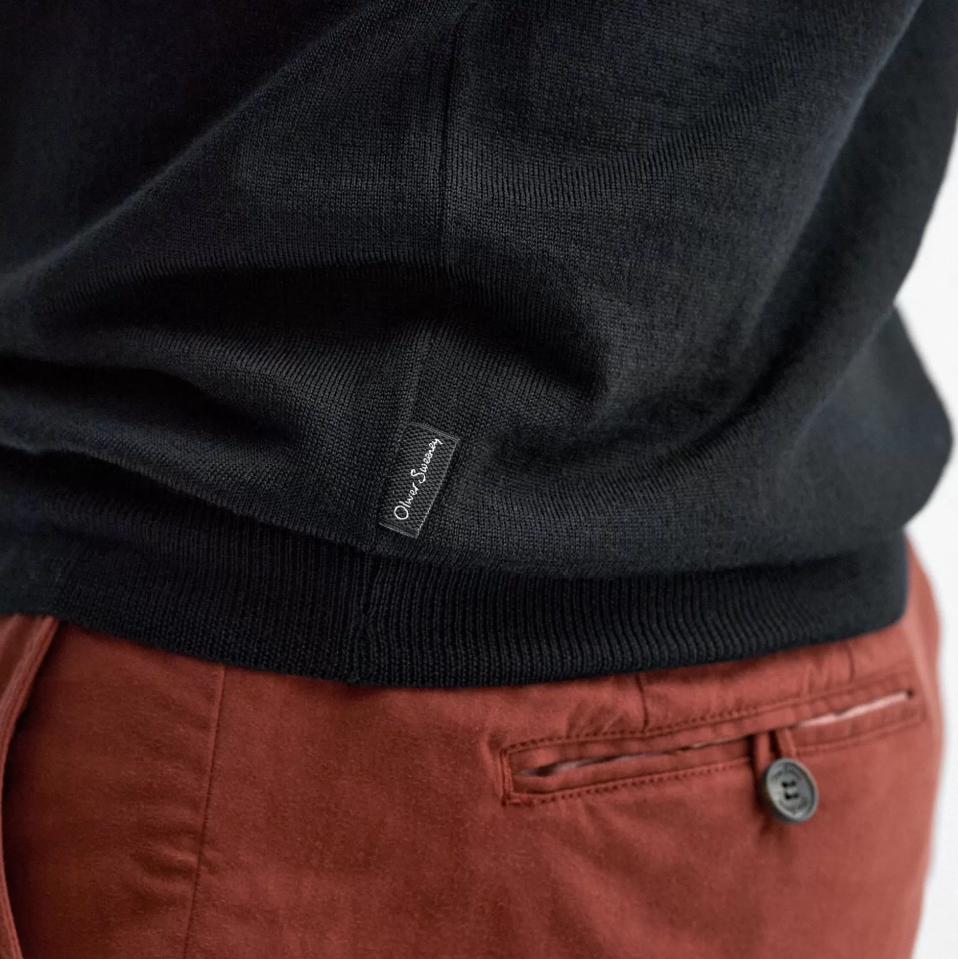 Pull Oliver Sweeney en Maille Élégant - Noir Profond Curragh  
Collection Exclusive Tricotage Haut de Gamme