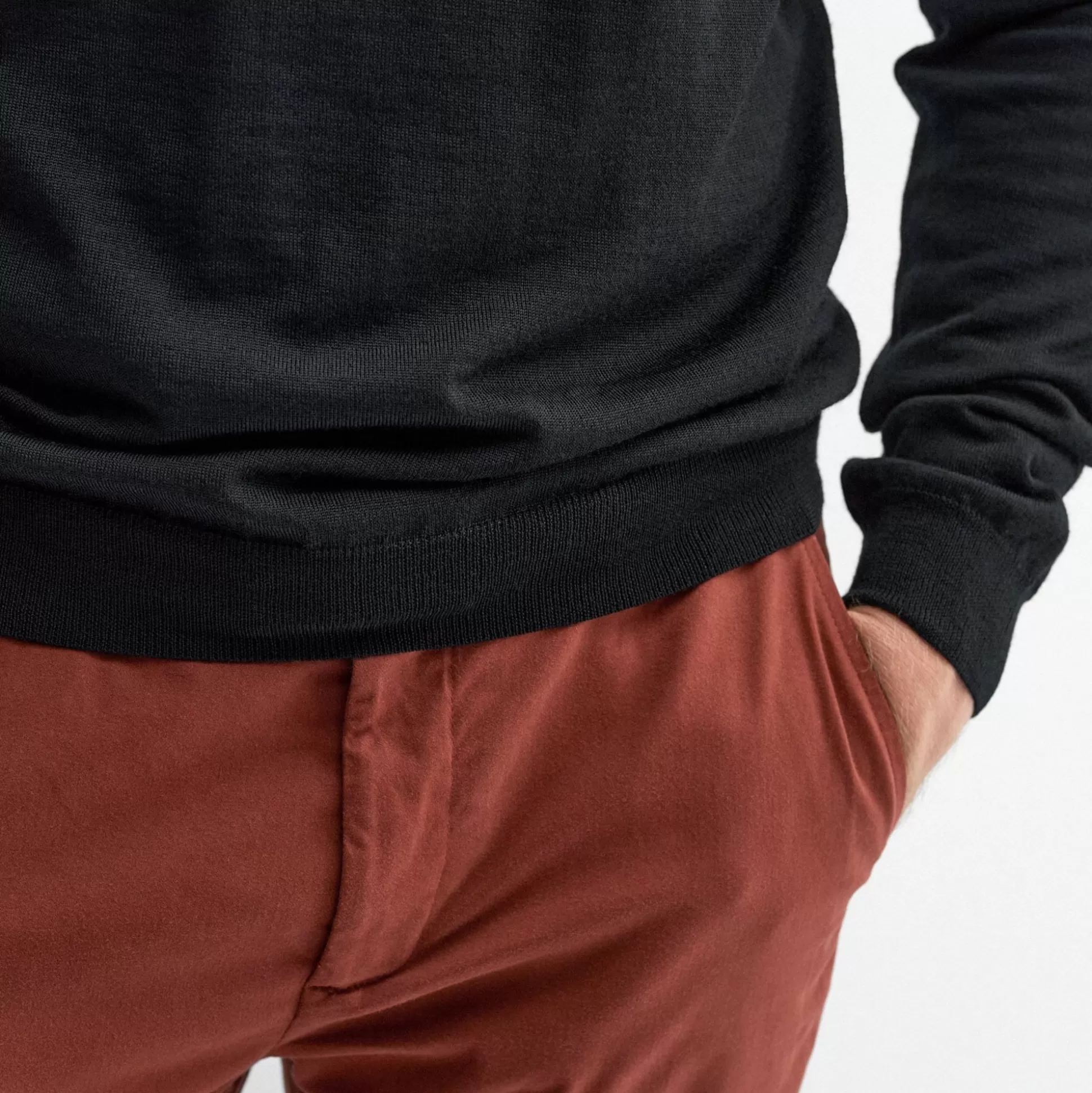 Pull Oliver Sweeney en Maille Élégant - Noir Profond Curragh  
Collection Exclusive Tricotage Haut de Gamme