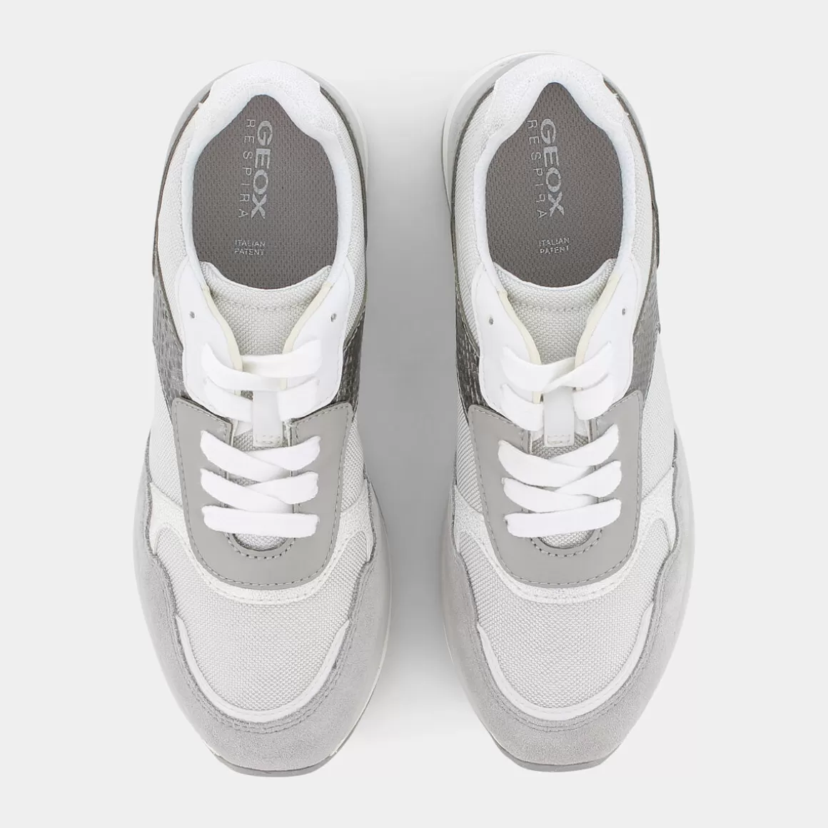 Chaussures de Running GEOX D25R - Style Sportif Confortable en Cuir Souple, Couleur Argent/Gris Clair avec Accents Blancs