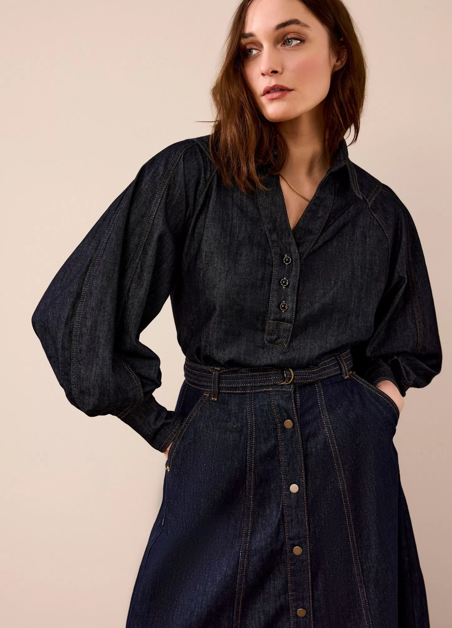 Chemisier Élégant Summum en Jean Denim Bleu - Tendance Femme Printemps-Été 2024