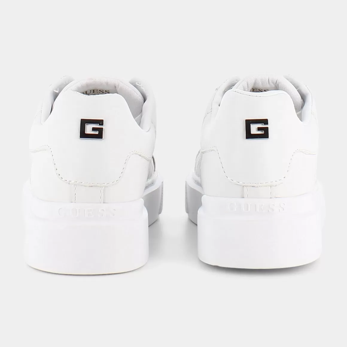 Baskets GUESS Fl5Ive Ele12 en Blanc Pur - Confort Élégant pour un Style Urbain
