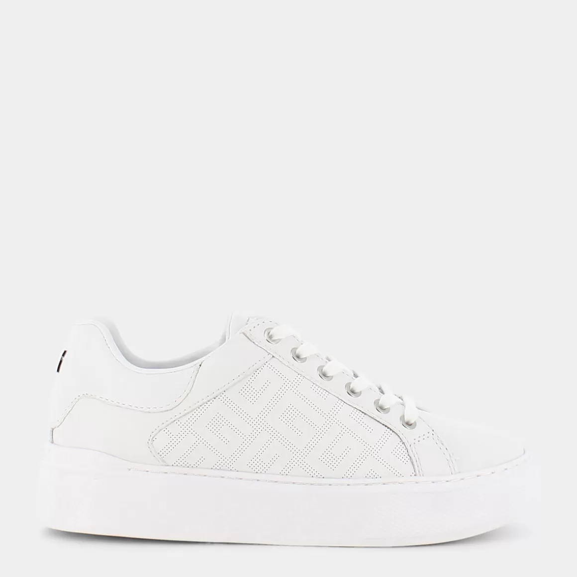 Baskets GUESS Fl5Ive Ele12 en Blanc Pur - Confort Élégant pour un Style Urbain