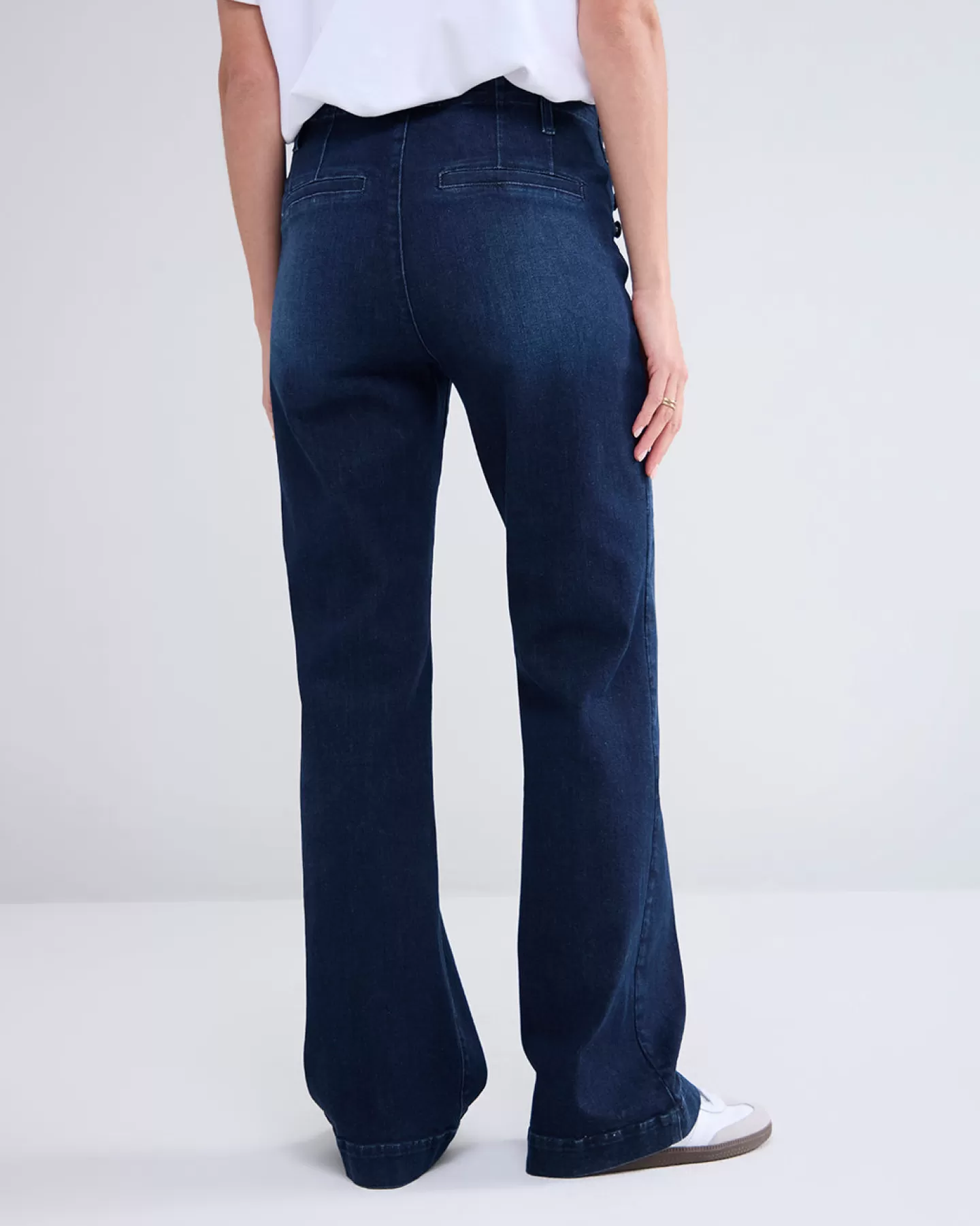 Summum Denim Évasé - Détails Boutons Originaux en Bleu Indigo