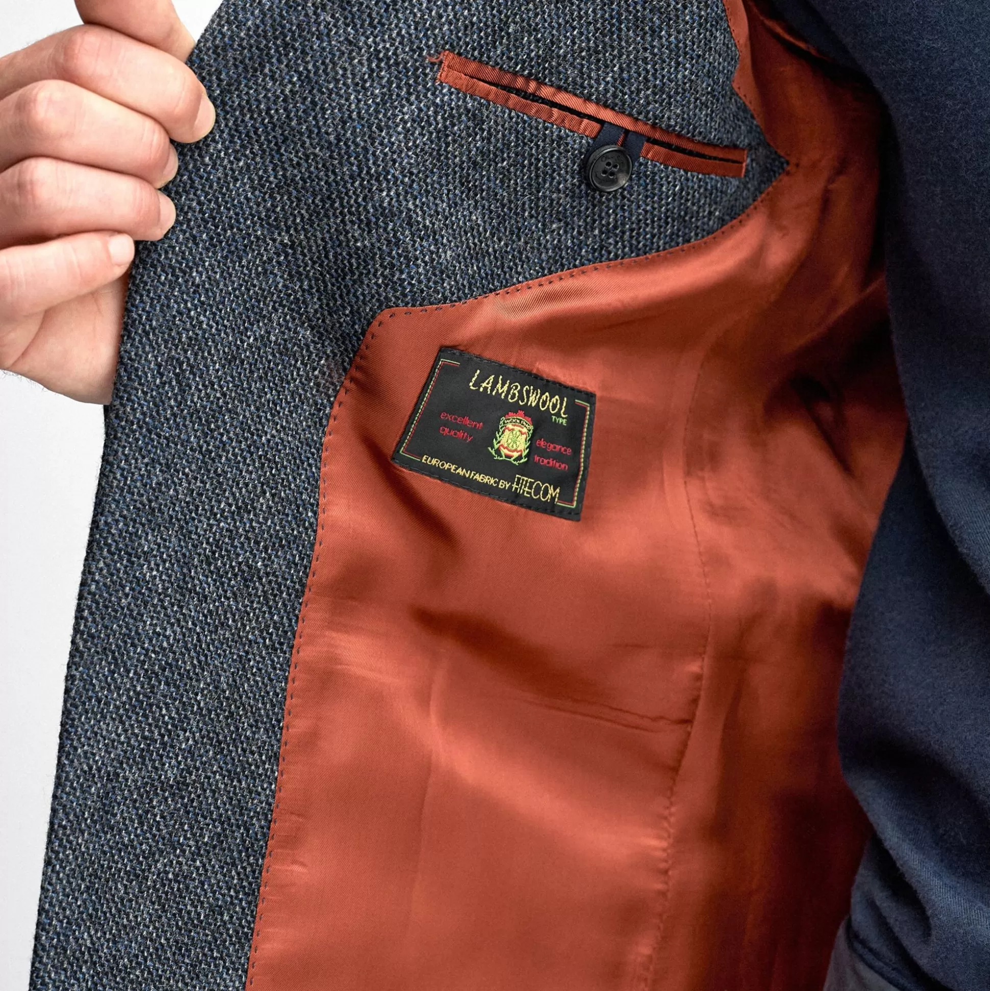 Veste Imperméable Oliver Sweeney - Modèle Galadoo en Bleu Marine

(Variante alternative : Manteau parka Oliver Sweeney - Édition Galadoo Bleu Nuit)

(Variante premium : Blouson technique Oliver Sweeney - Collection Galadoo Bleu Océan)