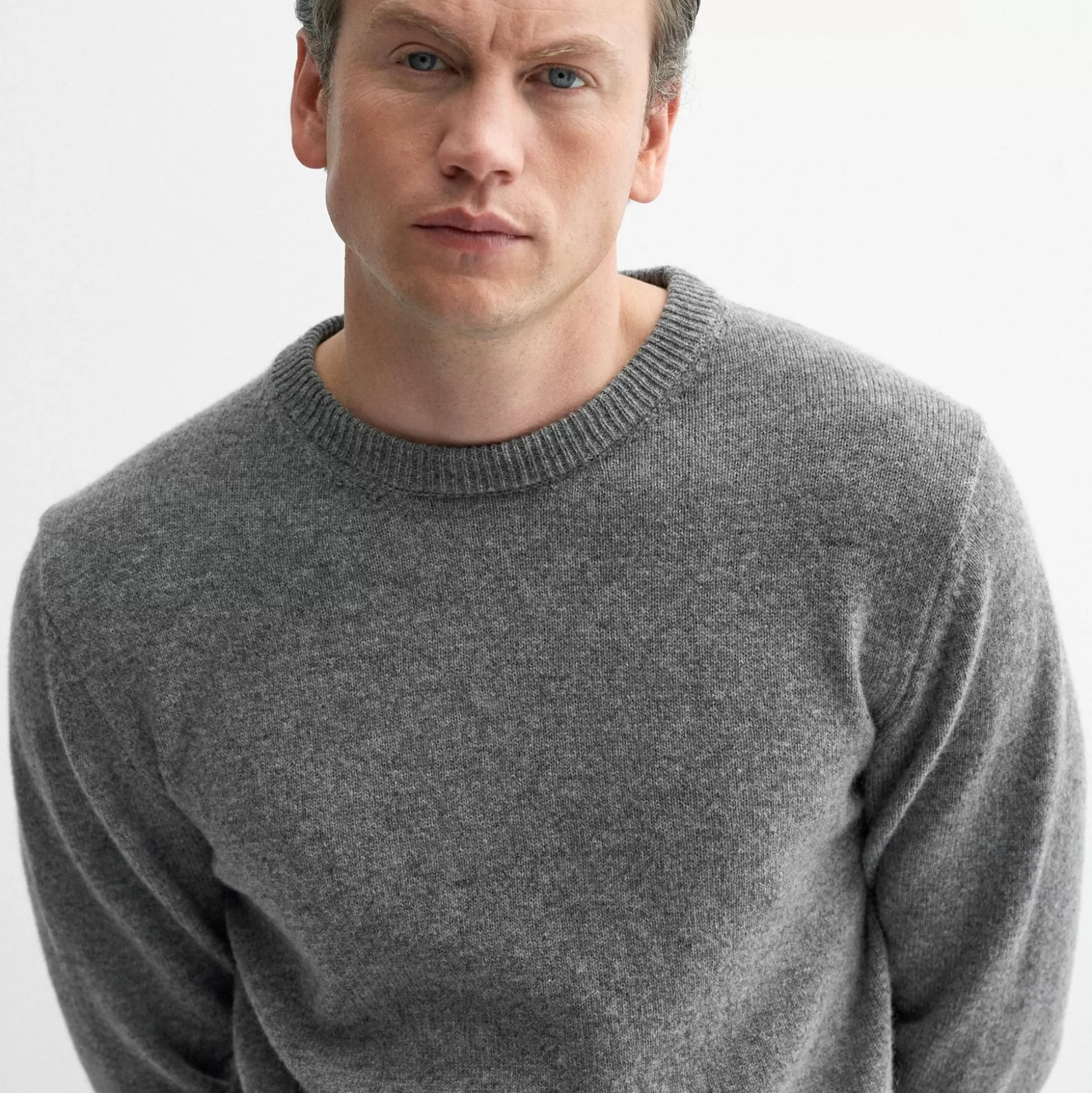 Élégant Pull Homme Oliver Sweeney - Laine Chinée Gris Tourterelle - Collection Automne-Hiver 

（：，