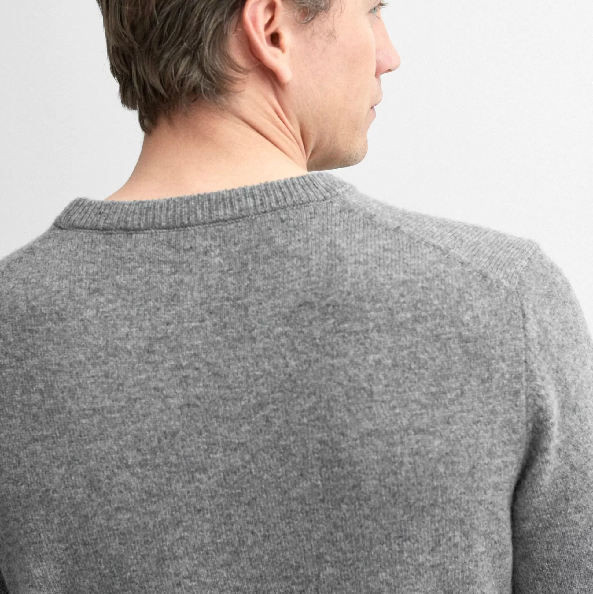 Élégant Pull Homme Oliver Sweeney - Laine Chinée Gris Tourterelle - Collection Automne-Hiver 

（：，