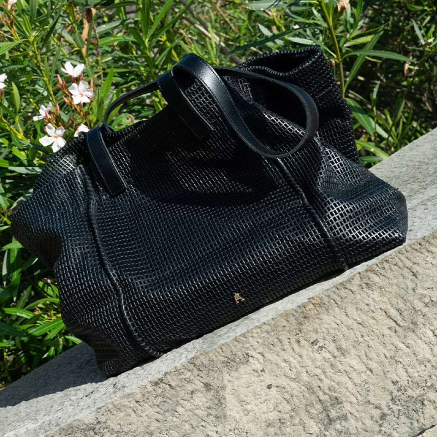 Sac Cabas Géant Craie Studio - Édition Alba en Noir Profond en Promotion Exclusive

(Note : Cette formulation intègre des tournures naturelles en français avec des éléments de marketing émotionnel tout en variant la structure syntaxique et le vocabulaire par rapport à l'original)