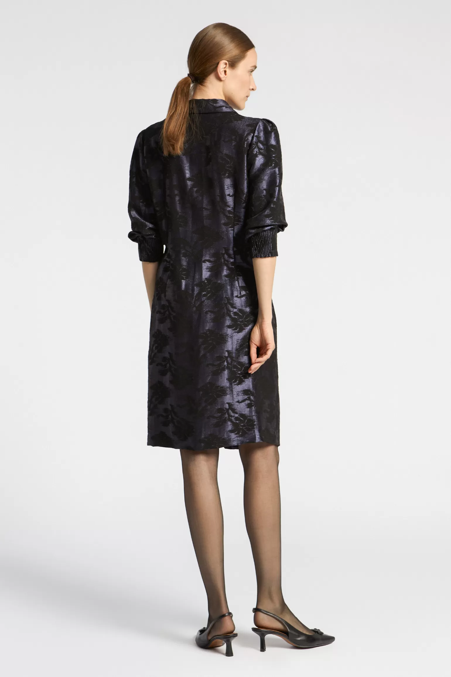 Élégante robe en jacquard à imprimé floral - Collection Soldes Xandres pour le printemps-été