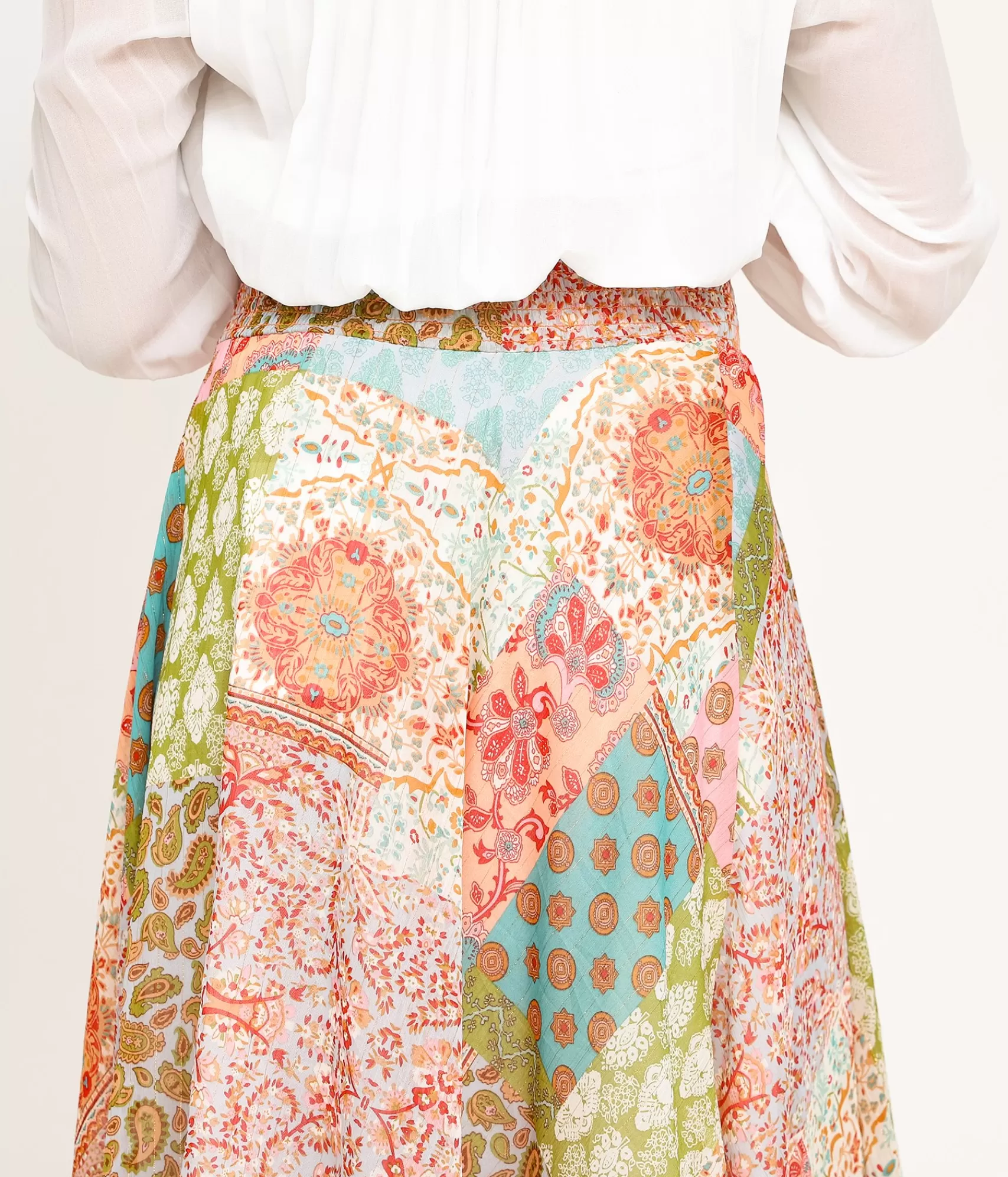 Élégante Jupe Trapèze Asymétrique Pitch - Longueur Moderne pour Silhouette Aérienne