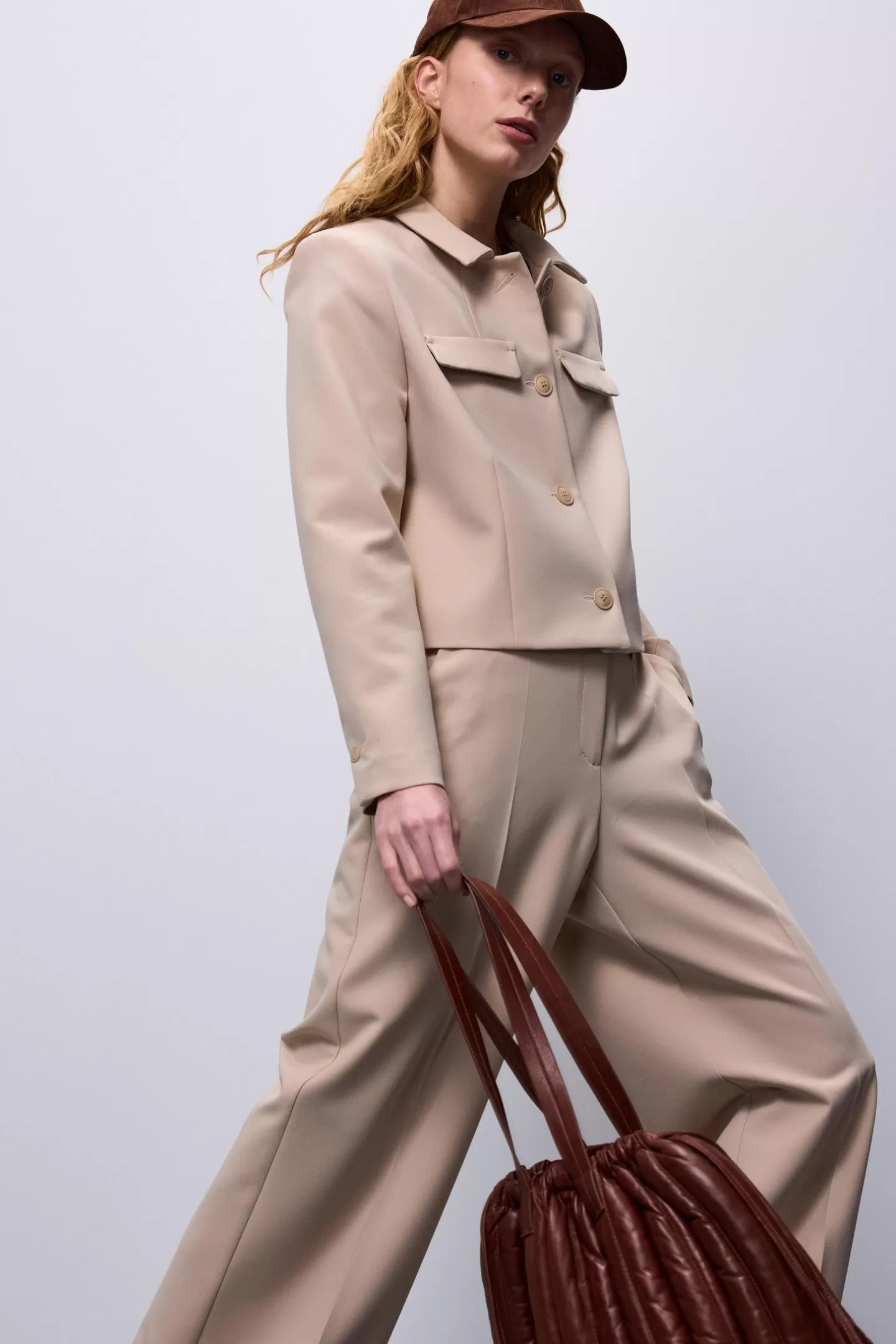 Veste Courte Élégante Col Chemisier - Édition Exclusive Summum en Ton Crémeux