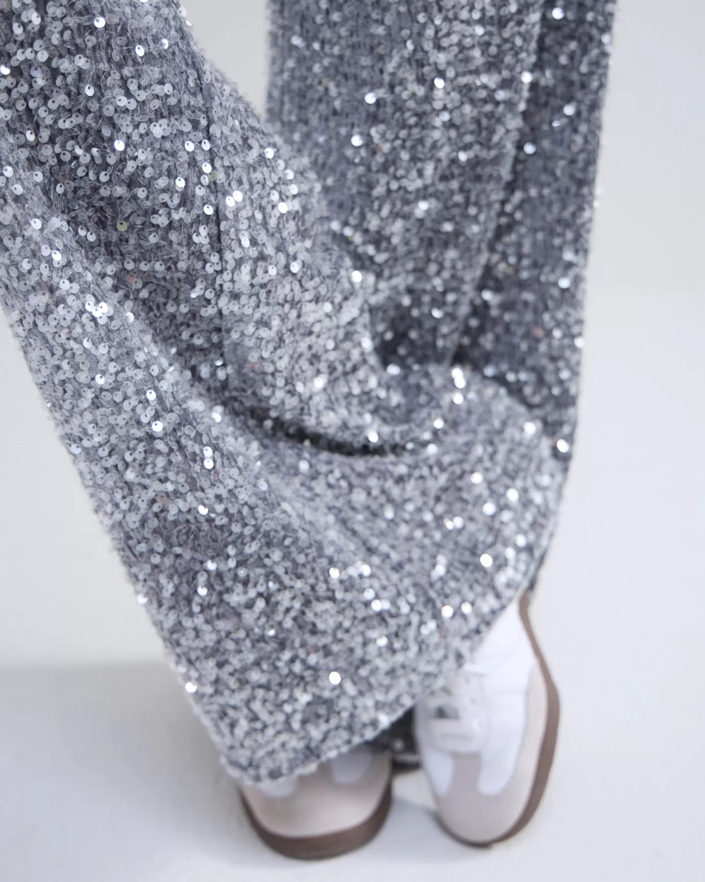 Pantalon Long Élégant en Tissu à Paillettes Gris - Style Luxe pour Tenue Estivale