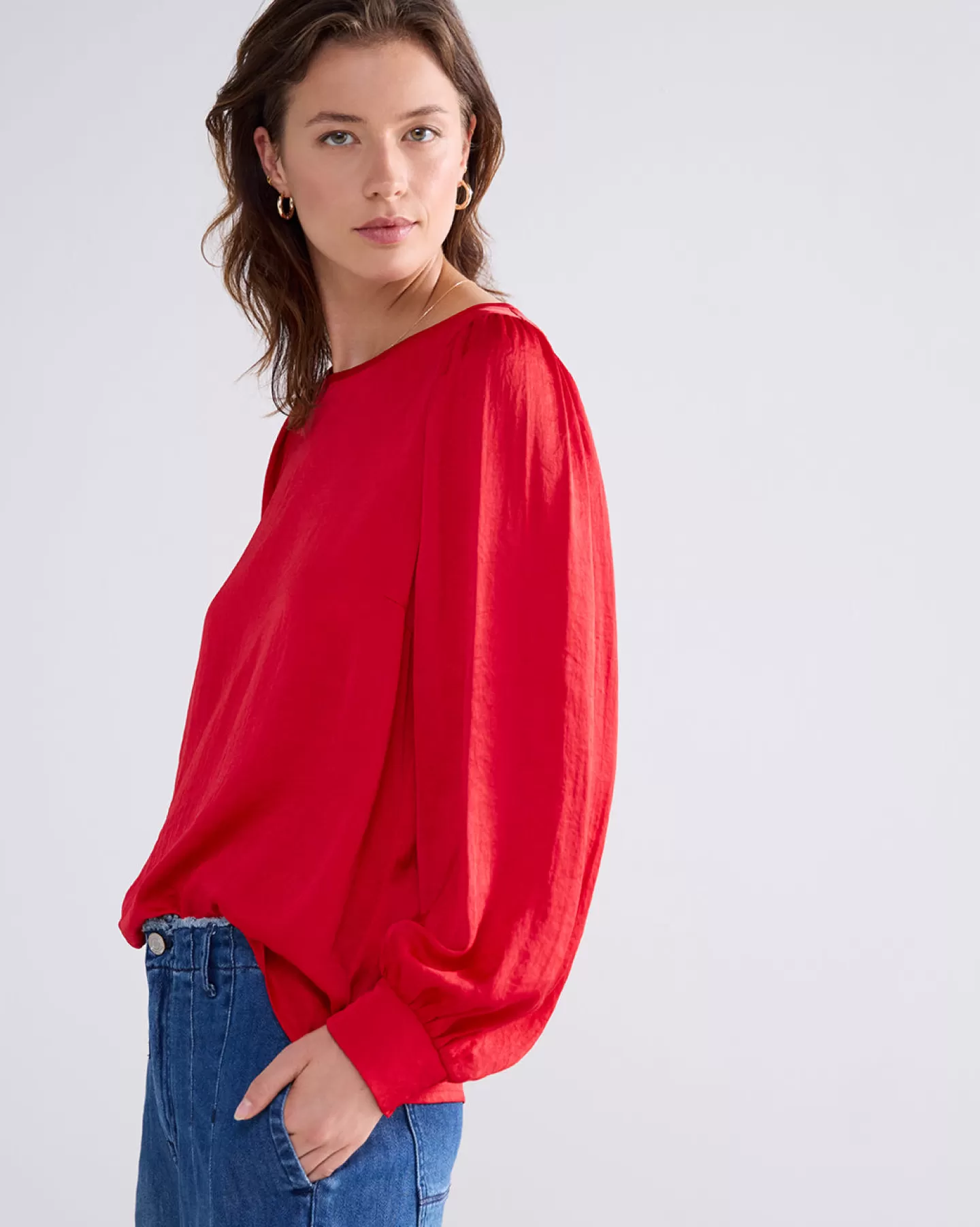 Hauts Femme | Top Lumineux Rouge Brillant - Style Élégant avec Reflets Dorés
