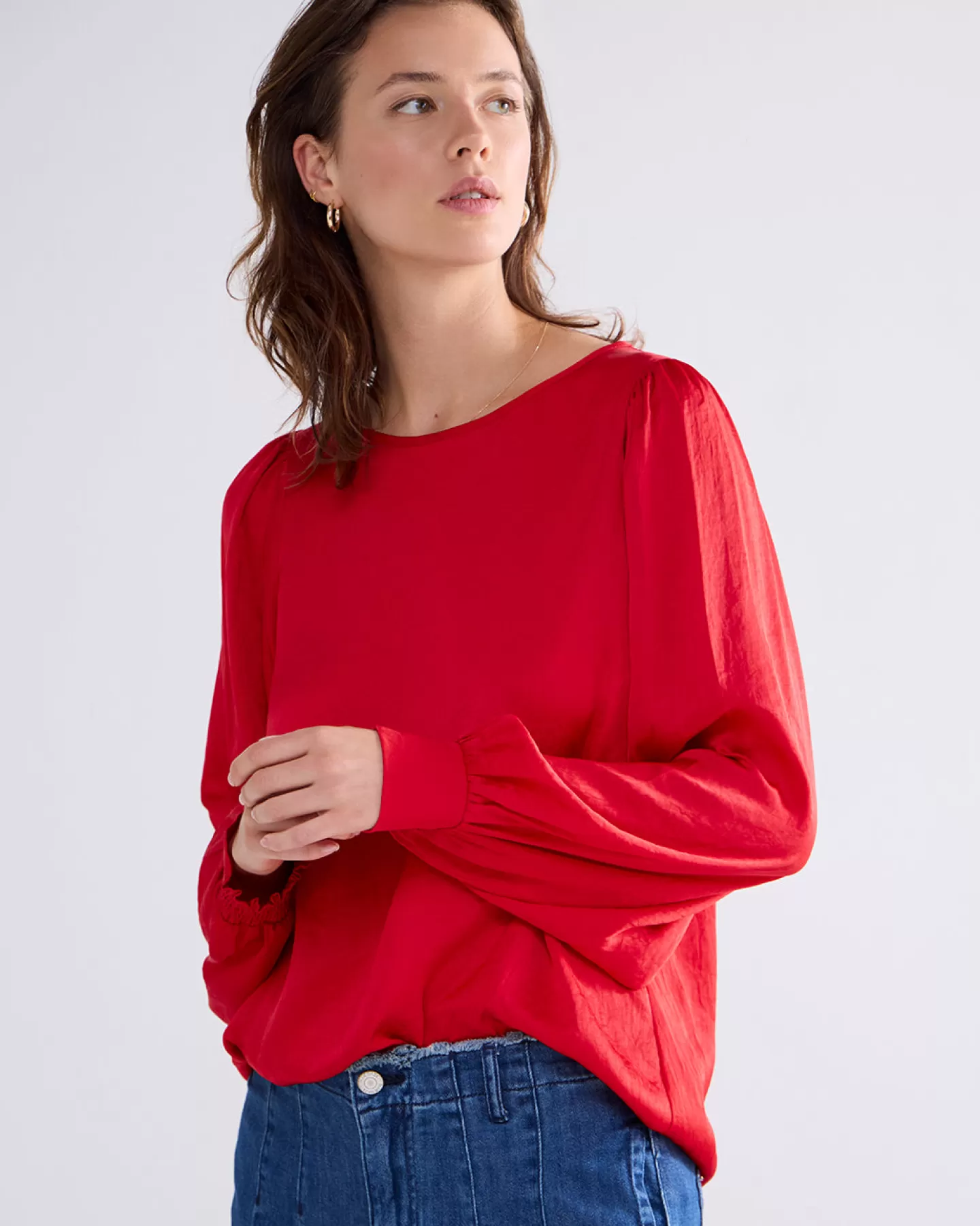 Hauts Femme | Top Lumineux Rouge Brillant - Style Élégant avec Reflets Dorés