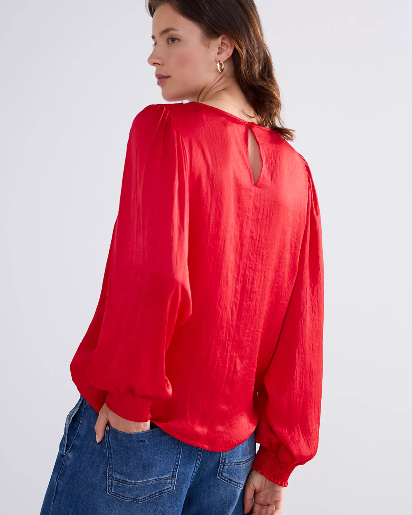 Hauts Femme | Top Lumineux Rouge Brillant - Style Élégant avec Reflets Dorés
