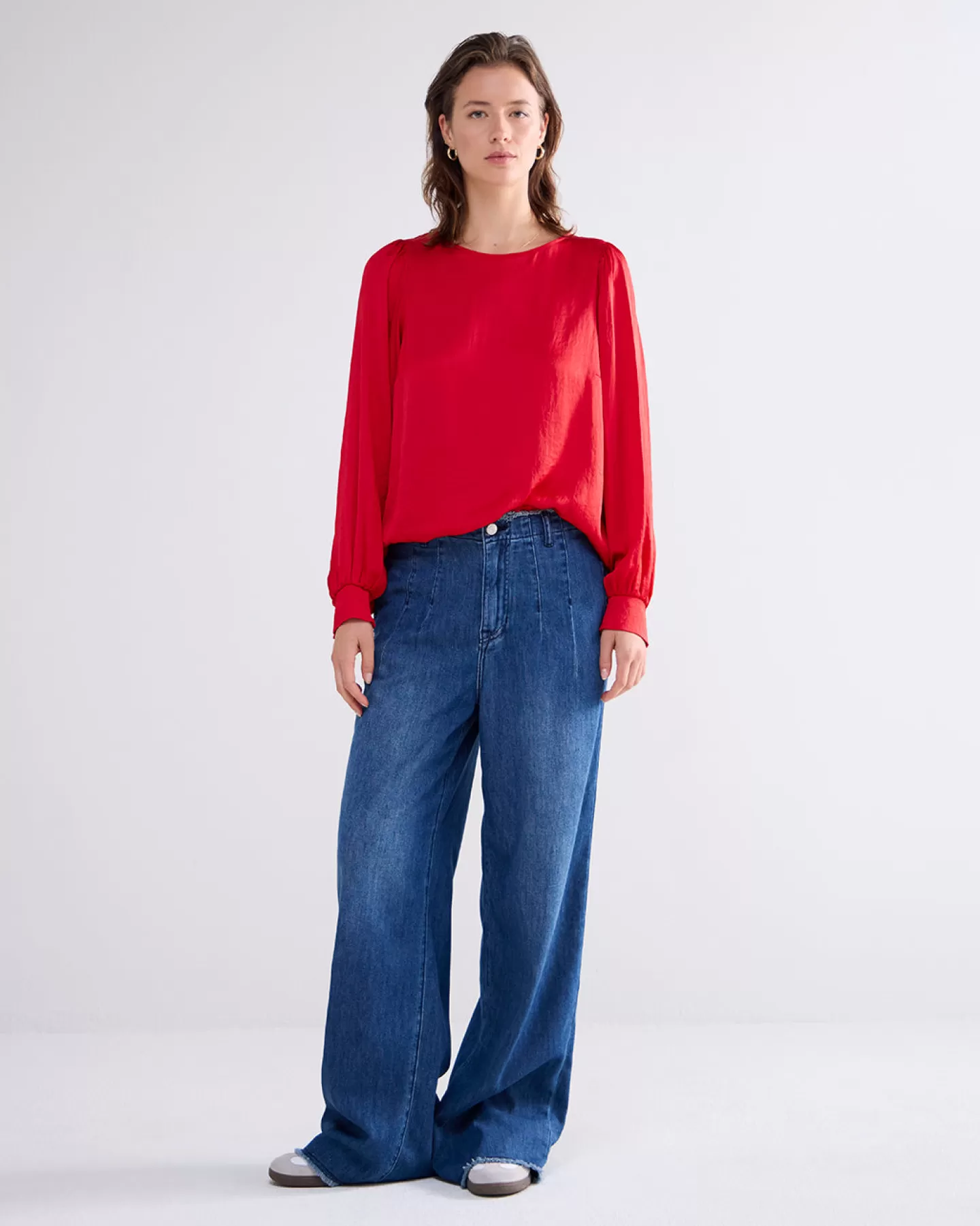 Hauts Femme | Top Lumineux Rouge Brillant - Style Élégant avec Reflets Dorés