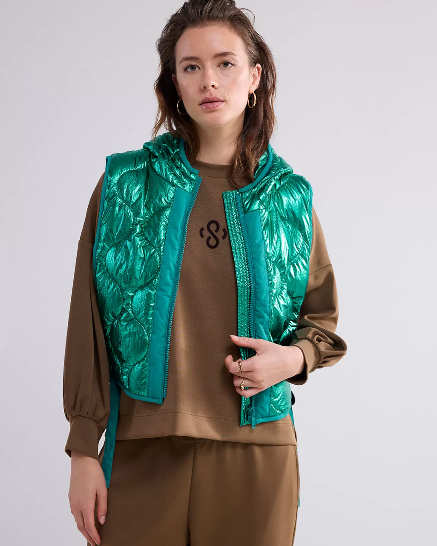 Veste élégante col fantaisie métallisé vert émeraude · Veston cintré tendance printemps-été · Style haut de gamme pour femme moderne