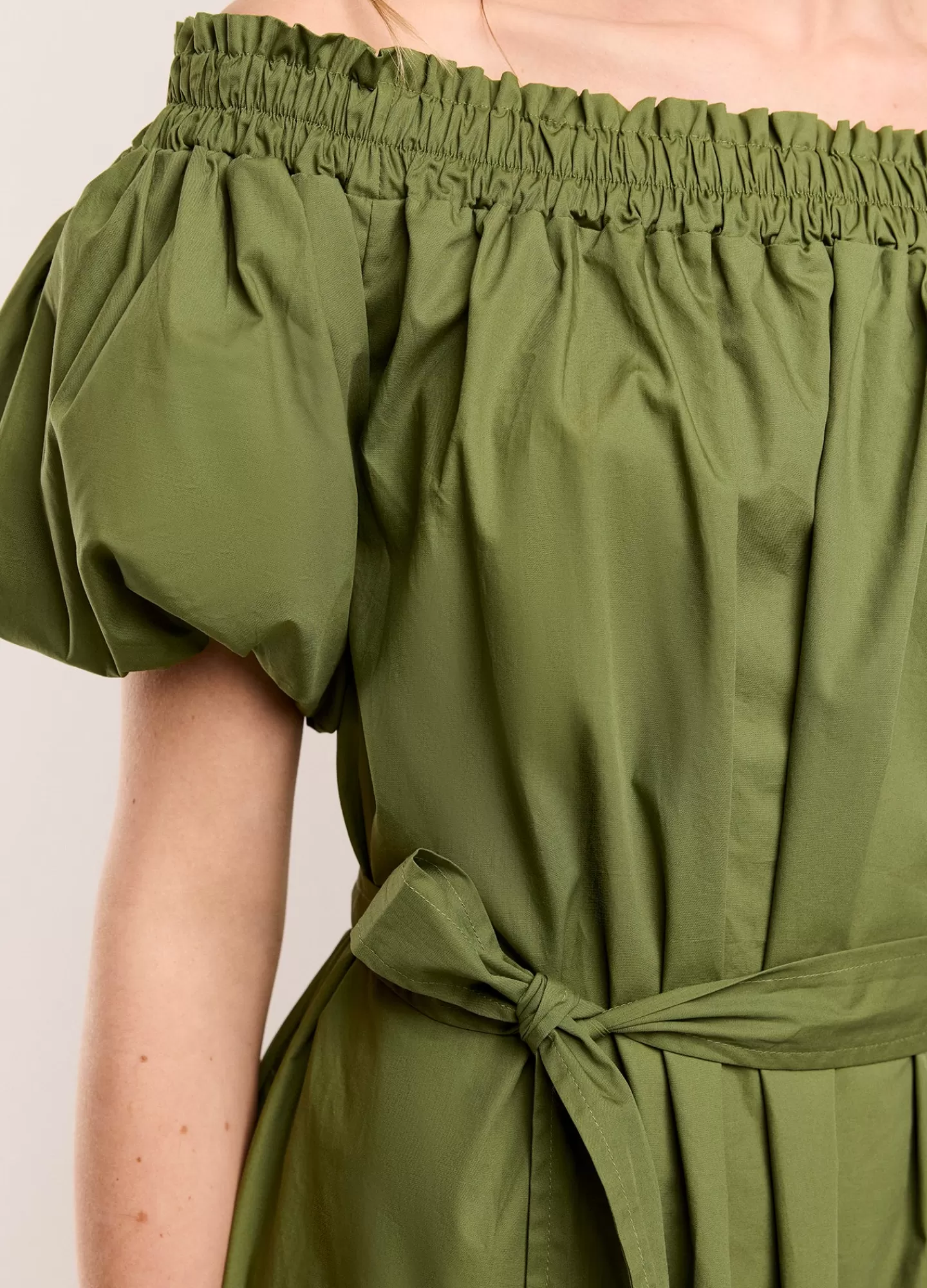 Robe Décolleté Asymétrique Émeraude - Collection Basics par Jurken