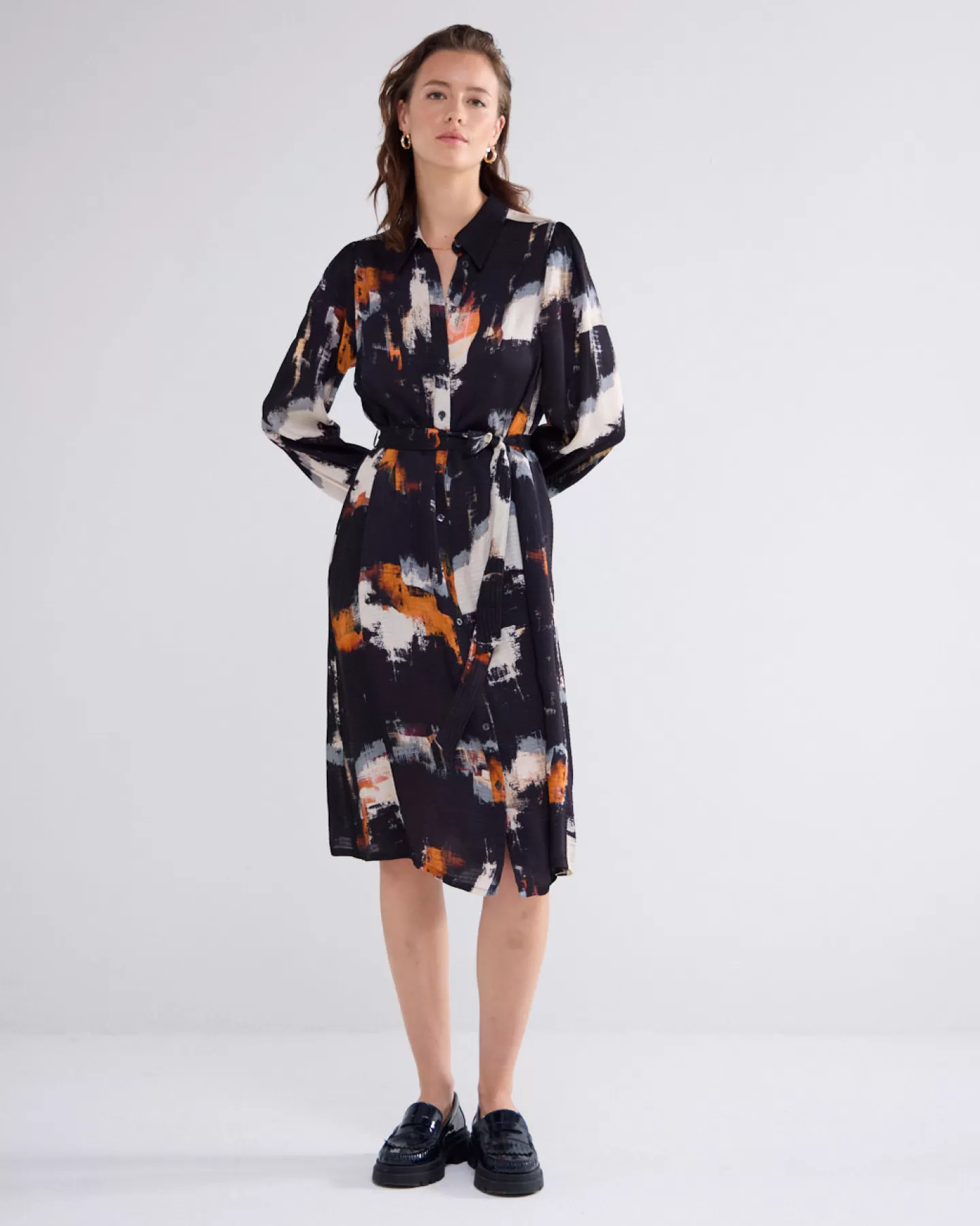 Robe Chemisier Élégante à Manches Ballonnées - Noir Profond, Style Tendance et Confortable