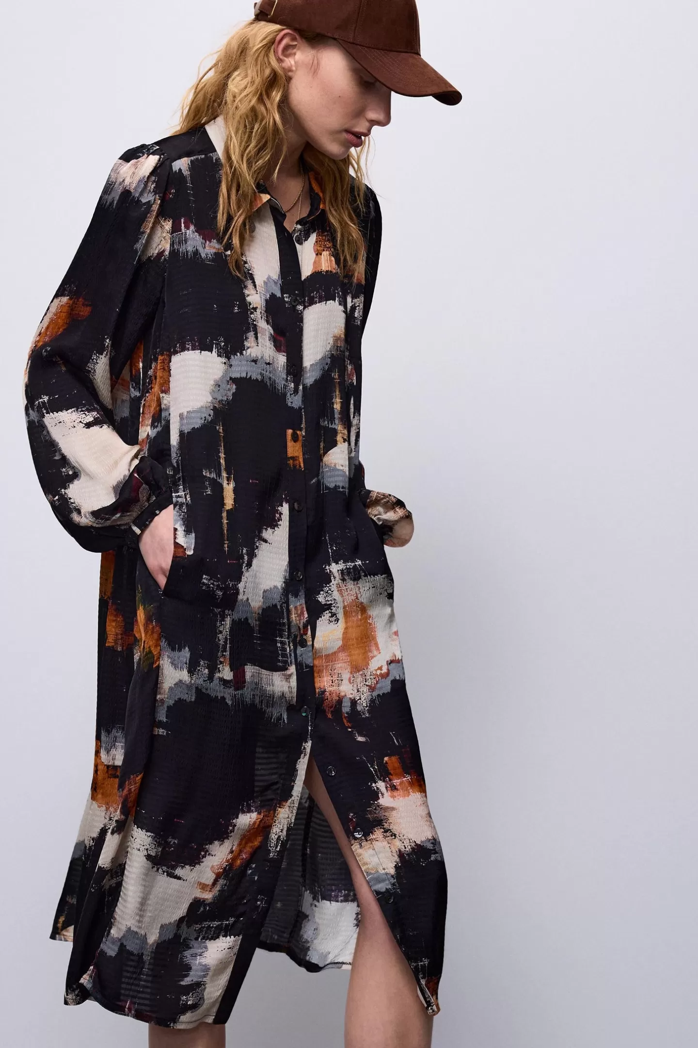 Robe Chemisier Élégante à Manches Ballonnées - Noir Profond, Style Tendance et Confortable