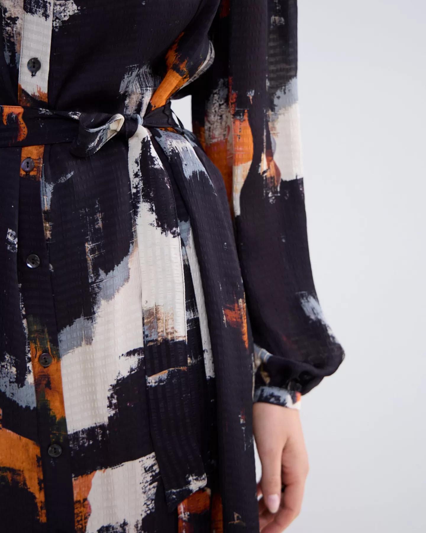 Robe Chemisier Élégante à Manches Ballonnées - Noir Profond, Style Tendance et Confortable