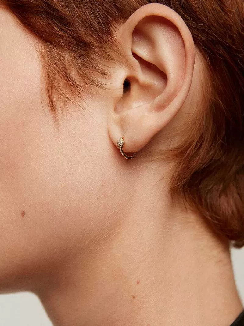 Boucles d'Oreille & Piercing Aristocrazy en Or 18K - Création Diamantée pour Élégance Discrète

Alternative raffinée : 
Écrin Doré 18 Carats - Boucles et Piercings Diamantés Aristocrazy

Version plus poétique :
Lumière d'Or et d'Étoiles : Parure Oreille & Piercing 18K Diamants par Aristocrazy

Option styliste :
Alliance Dorée - Parure d'Oreille Sophistiquée 18K avec Éclats Diamantés

Variante émotionnelle :
Pétales de Soleil - Création Or 18K et Diamants pour Audace Racée
