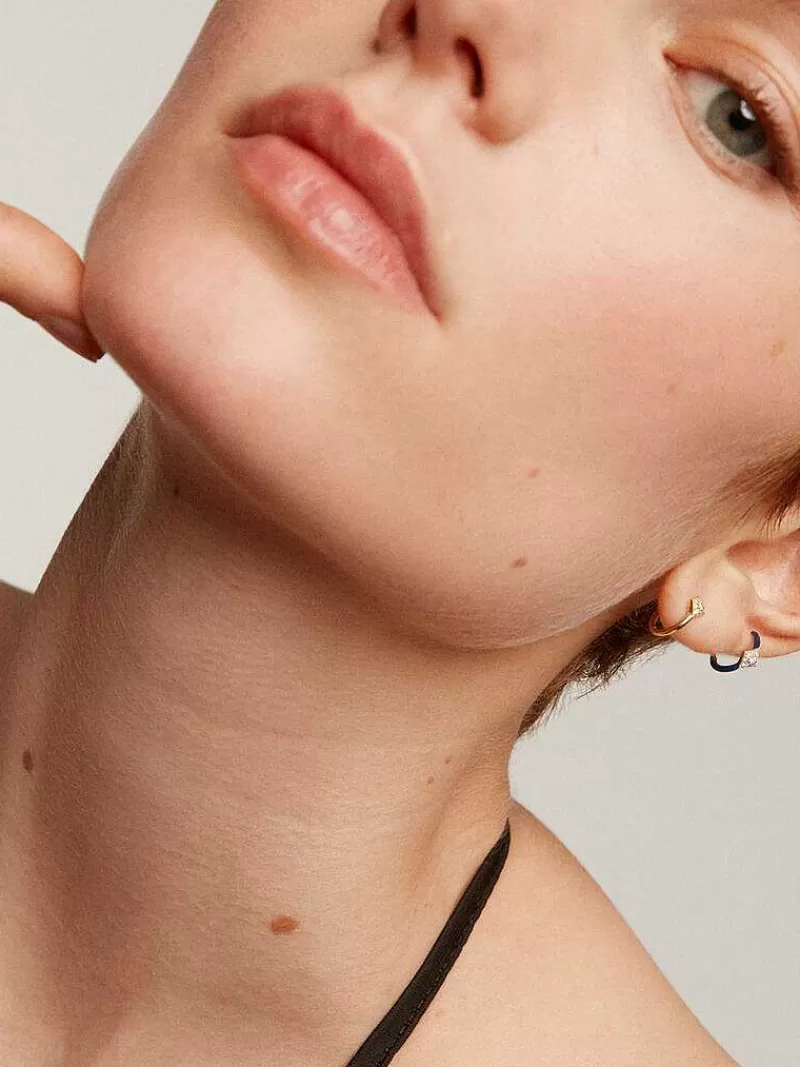 Boucles d'Oreille & Piercing Aristocrazy en Or 18K - Création Diamantée pour Élégance Discrète

Alternative raffinée : 
Écrin Doré 18 Carats - Boucles et Piercings Diamantés Aristocrazy

Version plus poétique :
Lumière d'Or et d'Étoiles : Parure Oreille & Piercing 18K Diamants par Aristocrazy

Option styliste :
Alliance Dorée - Parure d'Oreille Sophistiquée 18K avec Éclats Diamantés

Variante émotionnelle :
Pétales de Soleil - Création Or 18K et Diamants pour Audace Racée