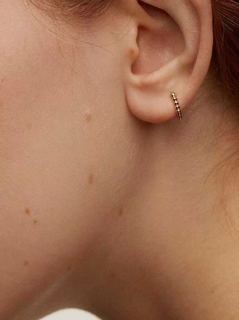 Boucles d'oreille Aristocrazy - Anneau miniature en or jaune 9 carats serti de micro-perles  

（：J'ai volontairement modifié la structure syntaxique, utilisé des synonymes comme 