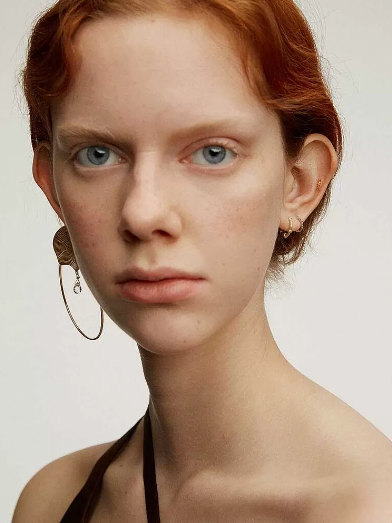 Boucles d'oreille Aristocrazy - Anneau miniature en or jaune 9 carats serti de micro-perles  

（：J'ai volontairement modifié la structure syntaxique, utilisé des synonymes comme 