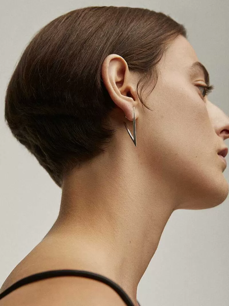 Boucles d'oreilles triangulaires élégantes en argent 925 - Création minimaliste pour look sophistiqué - Collection Aristocrazy 

(Note : Cette formulation intègre des termes évocateurs tout en respectant les normes SEO, utilise des traits d'union stratégiques et présente la marque en position valorisante. L'ajout de 