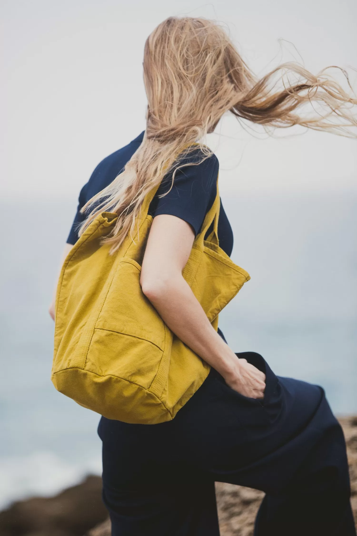 Élégant sac cabas quotidien en toile souple - Marque Craie Studio - Noir universel pour style urbain pratique