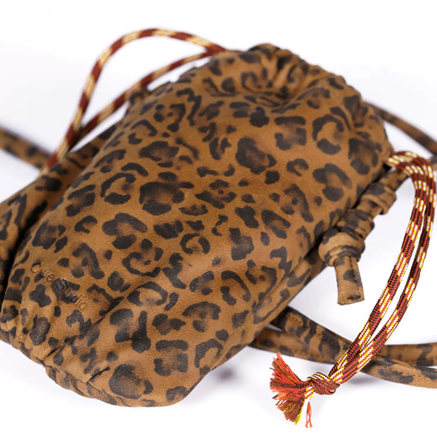 Promotion Exclusivité : Pochette Milli Camel Texturé par Craie Studio - Modèle Léo Fauve en Édition Limitée