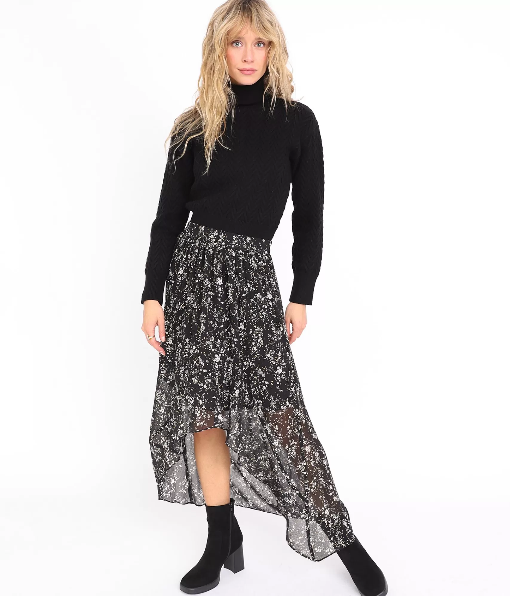 EDJI Maille - Sweat féminin col montant Vanessa, Nouvelle collection confort hivernale  
Détail en côtes - Hiver 2024, Tenue décontractée élégante avec motifs ton sur ton
